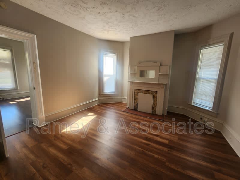 1842 Bolling Ave – photo 4
