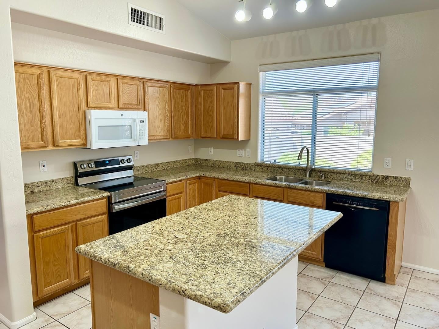 1230 E Captain Dreyfus – photo 3