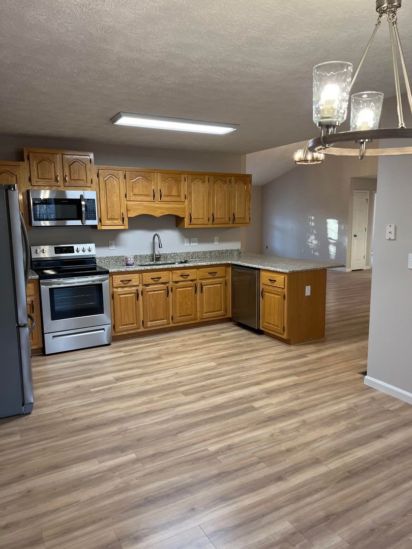 IN TOWN Convenience * available for a 12 month lease* – photo 4