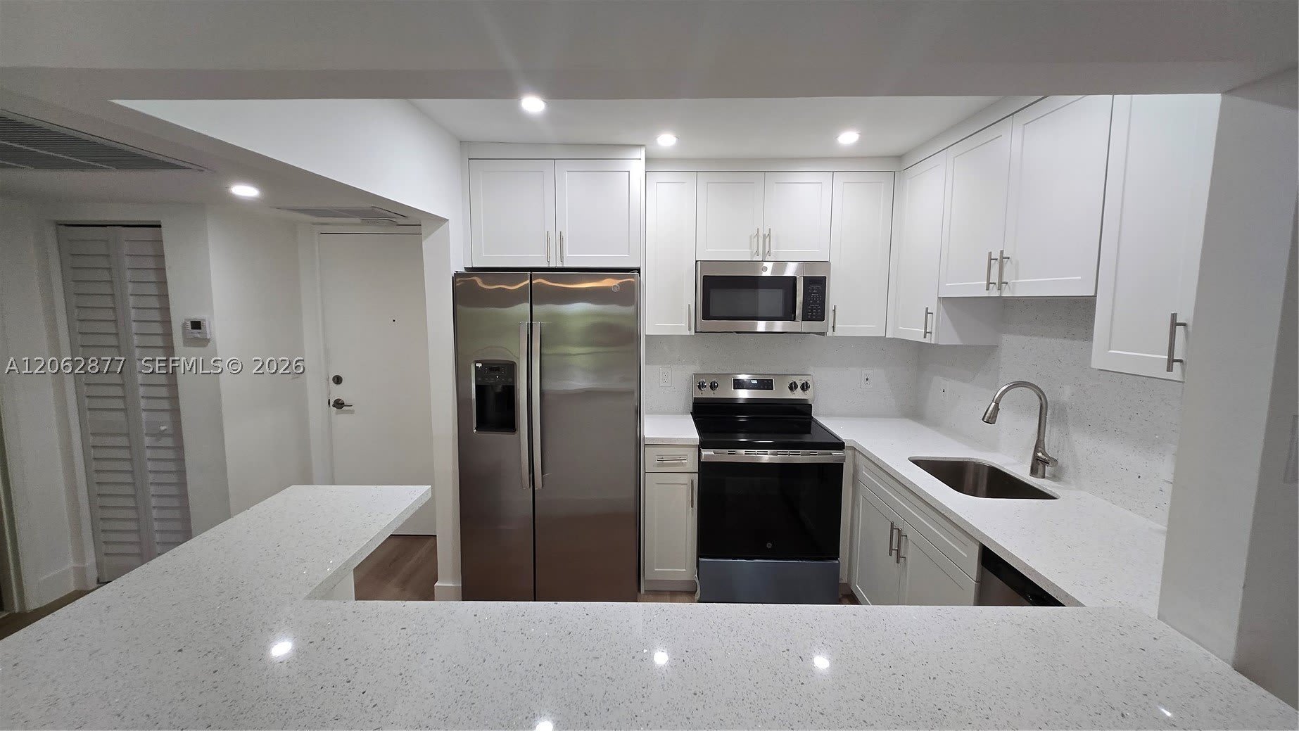 251 S Cypress Rd – photo 2