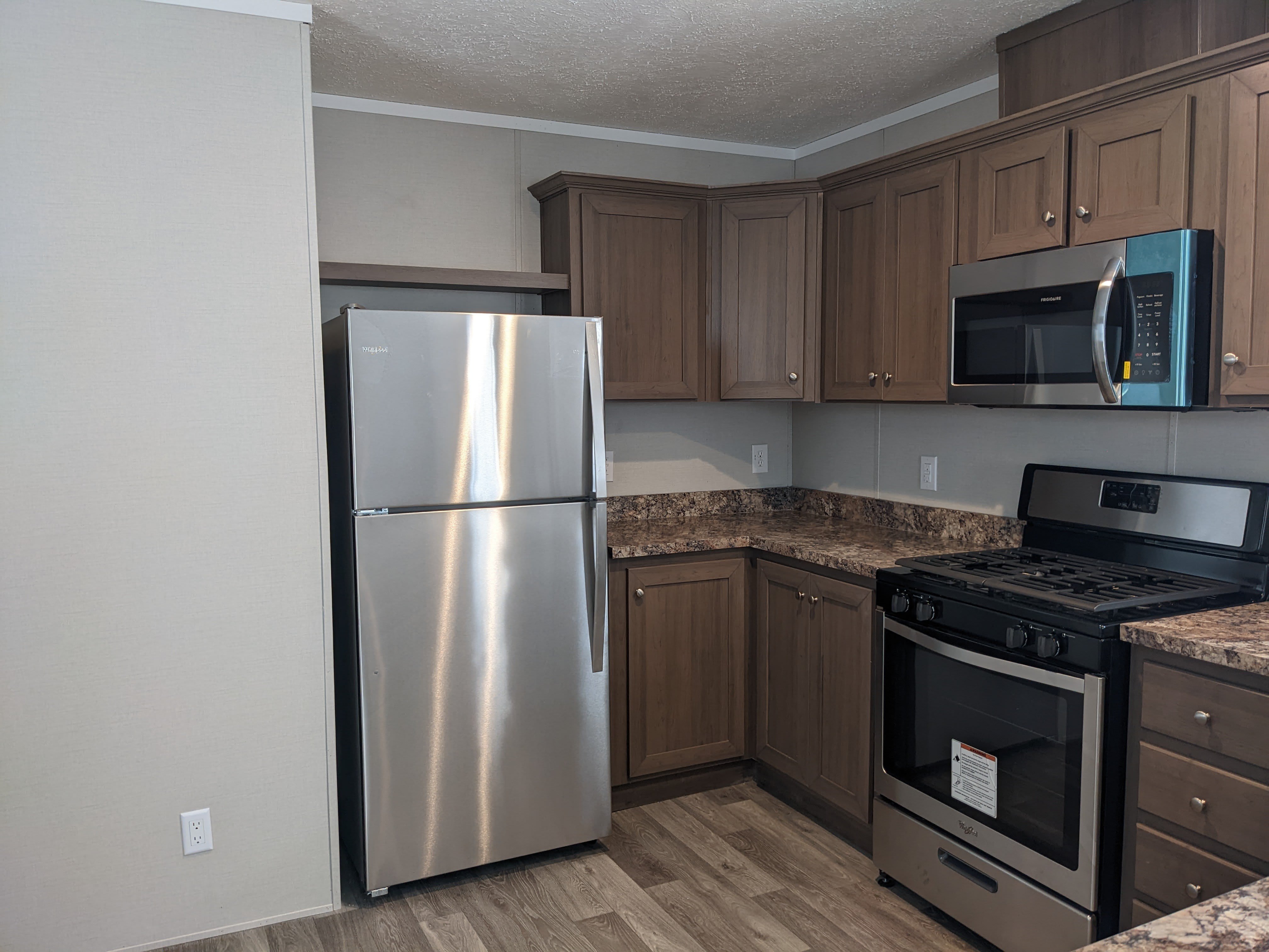 300 Forrest Ave – photo 2
