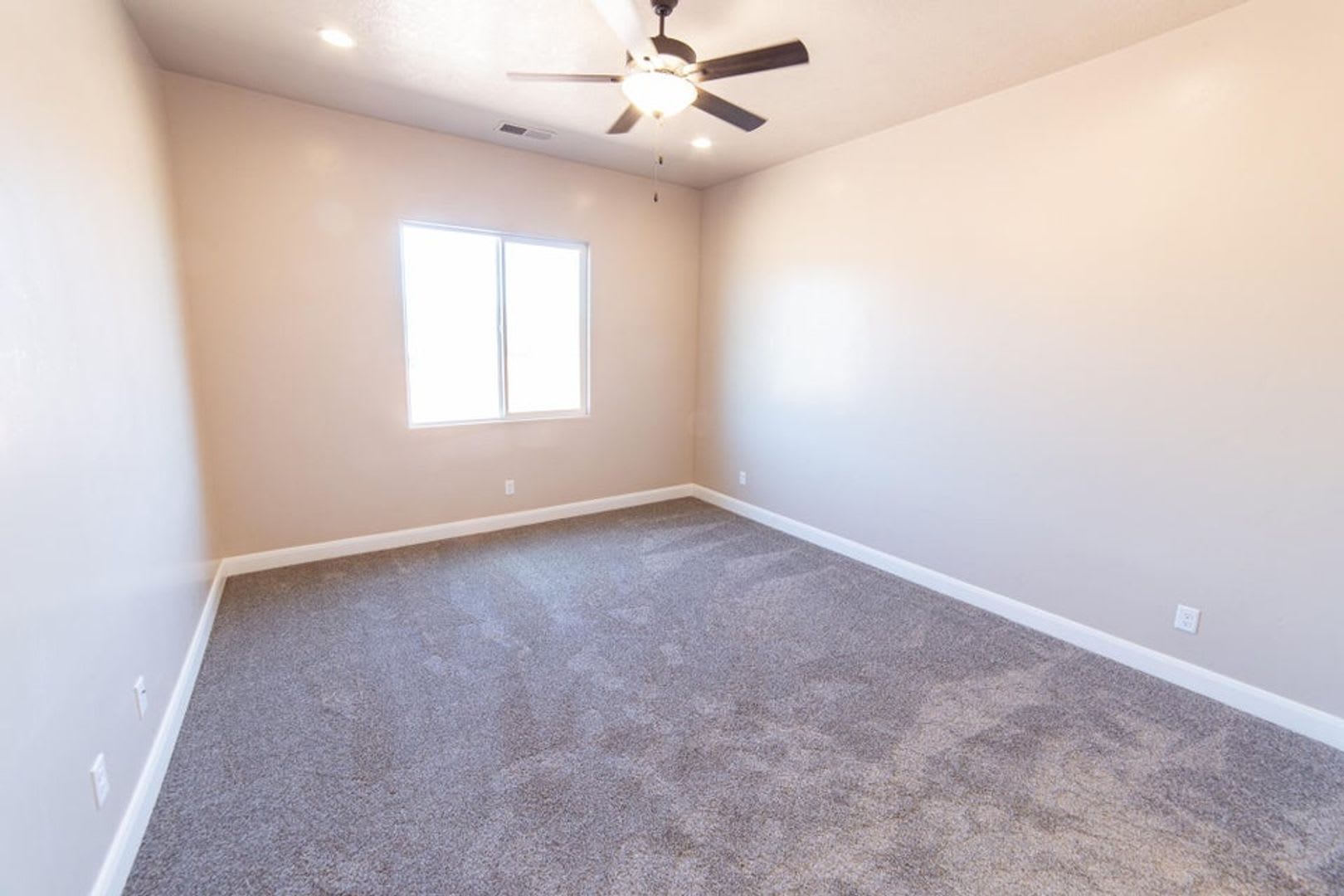 Dog Friendly 3 Bedroom Townhome in Hurricane – photo 3