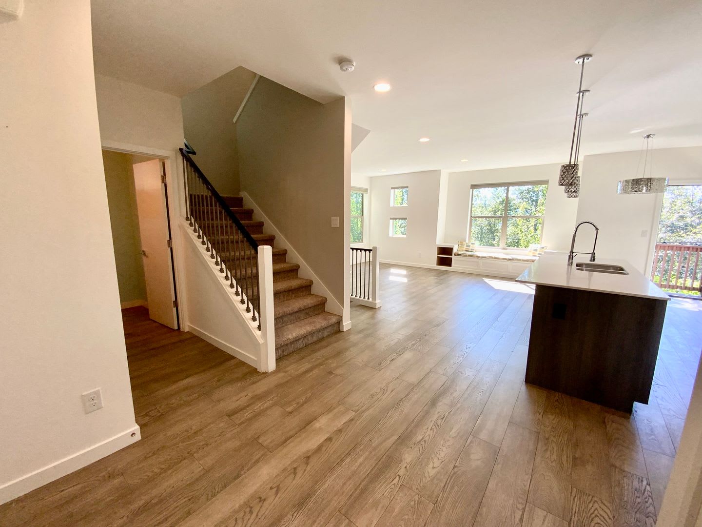 Stunning Home With Great Views – photo 2