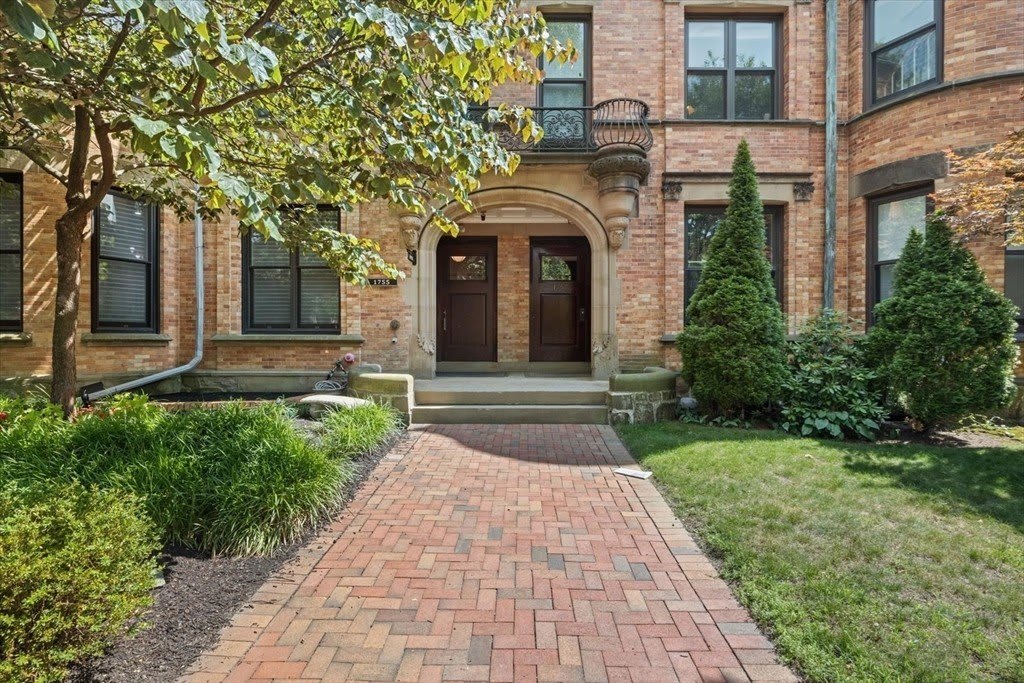 1757 Beacon 3 – photo 1