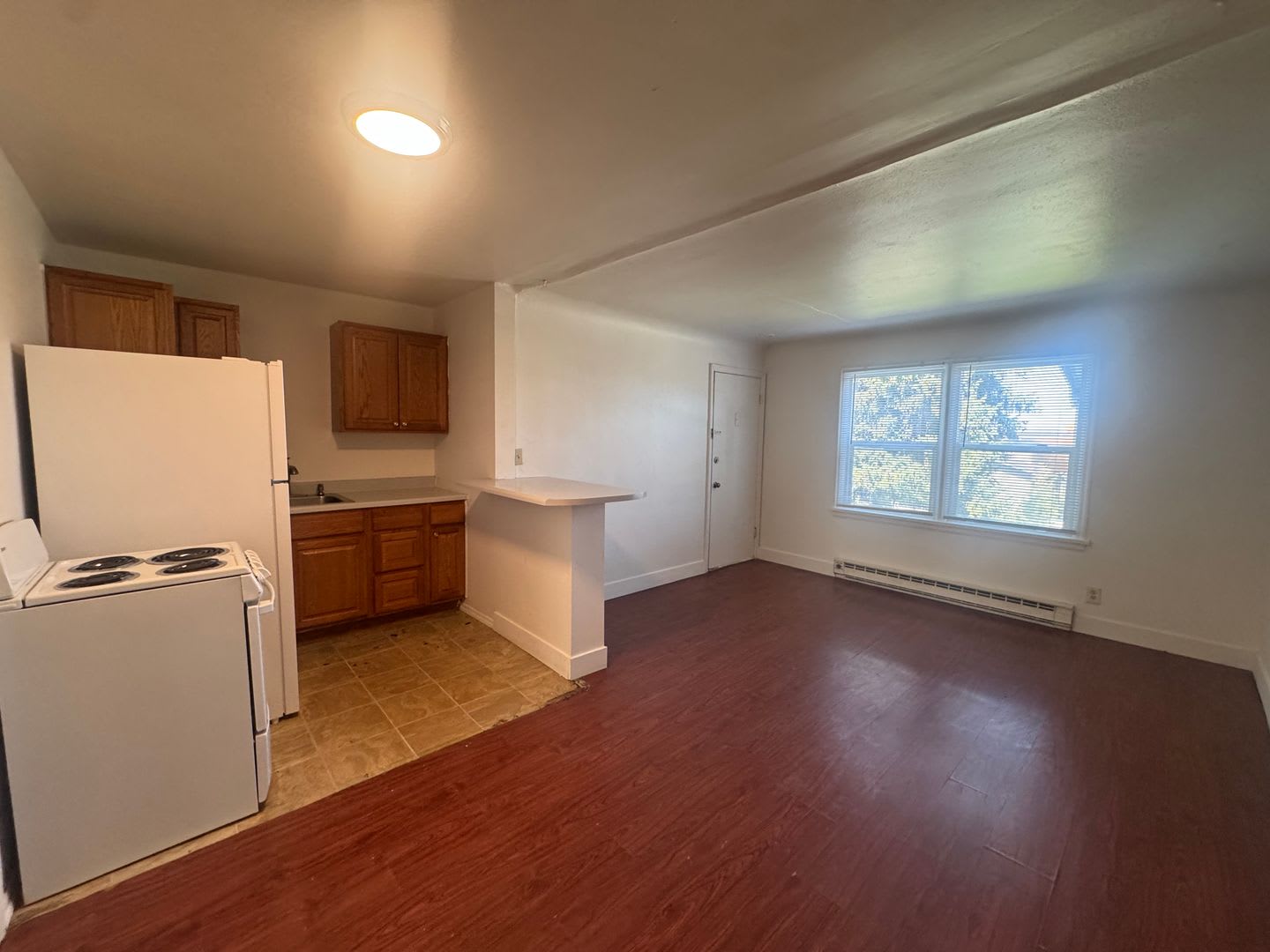 COZY 1BD/1BA LOWER SOUTH HILL APARTMENT – photo 2
