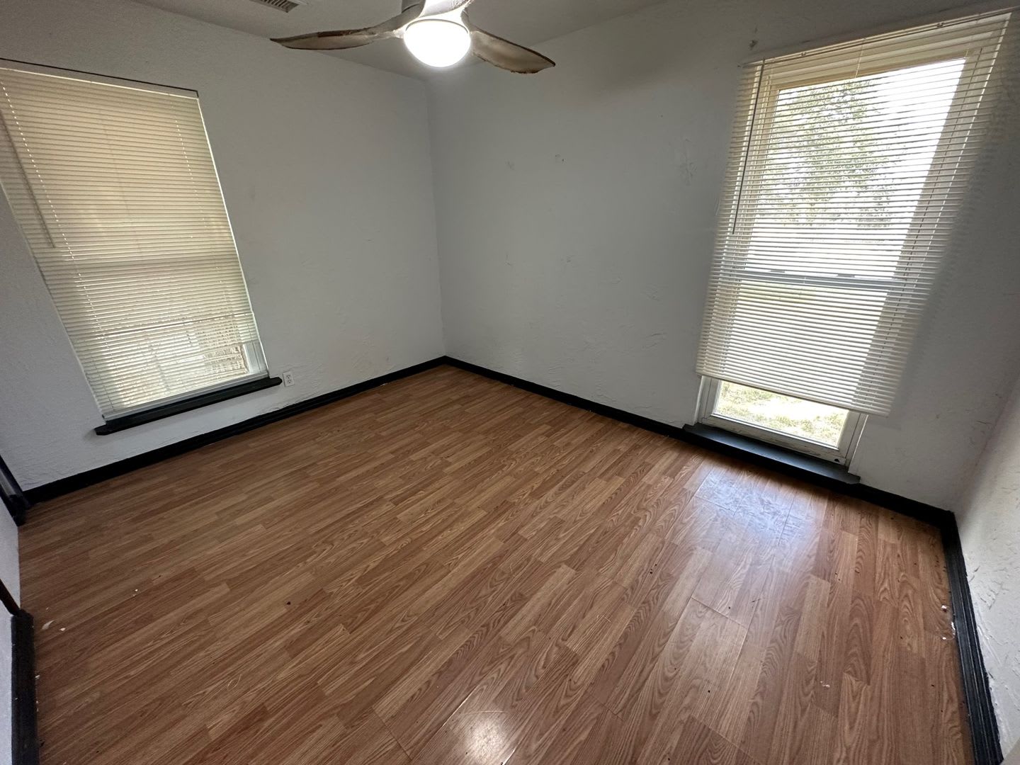 927 Columbine St – photo 4