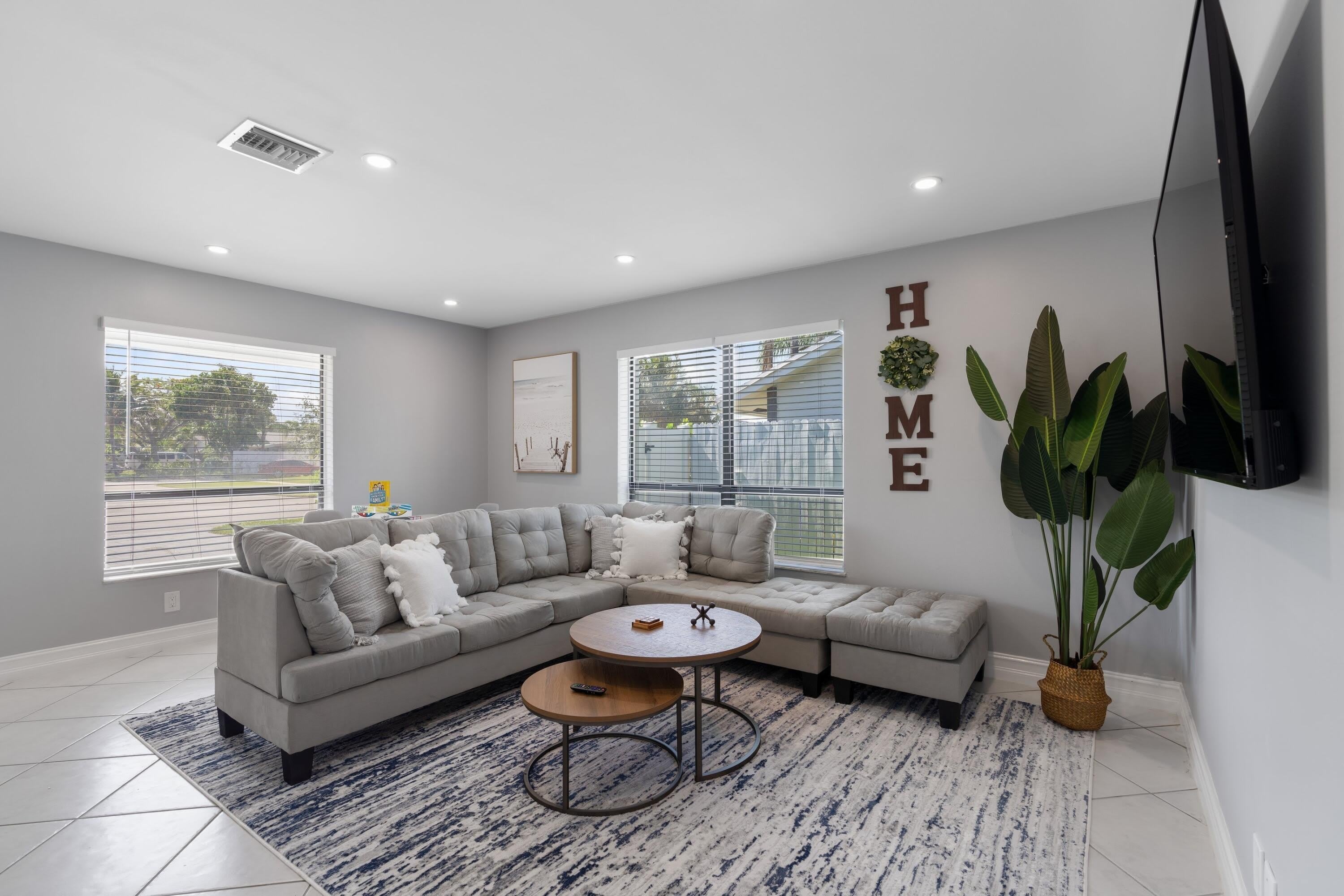 3372 Ne 5Th Drive – photo 3