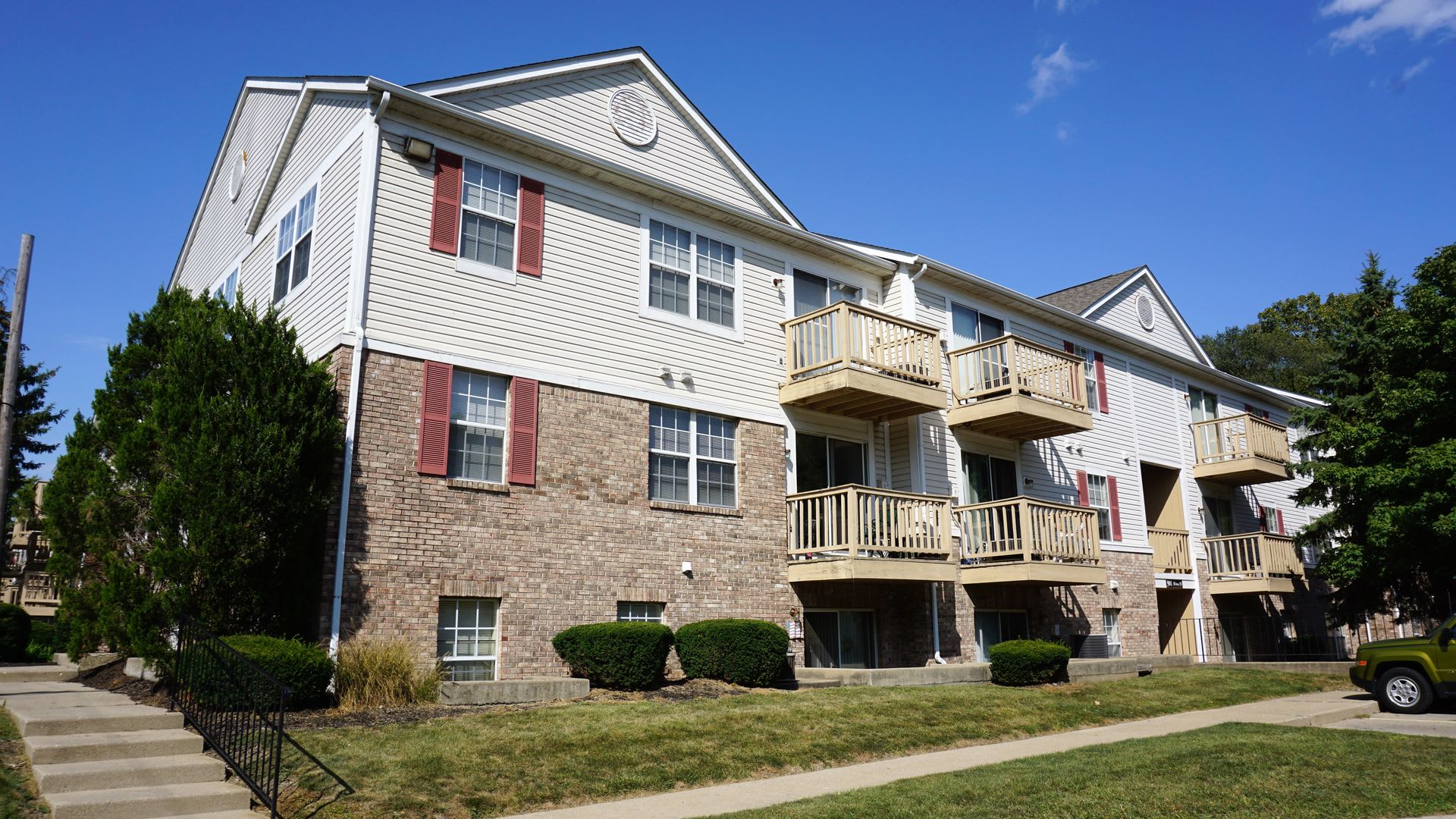 Vantage Pointe Apartments – photo 1