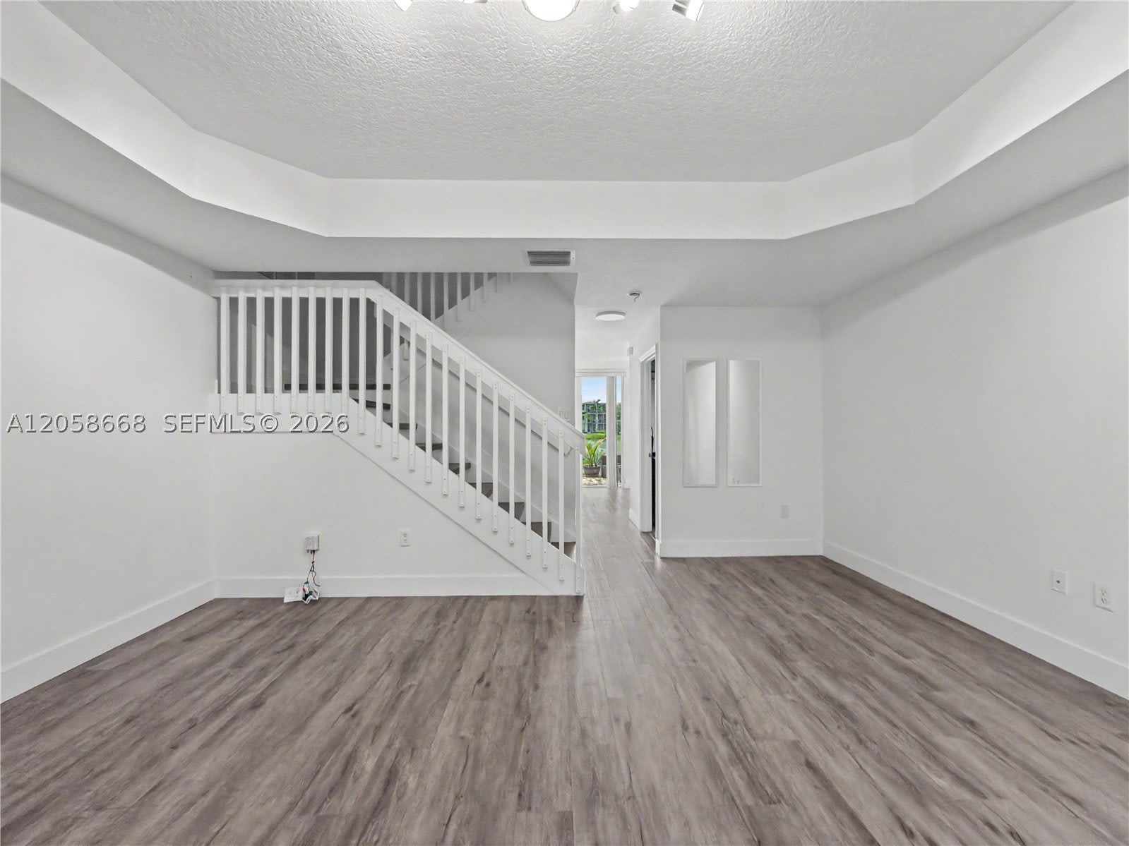 10573 SW 6th St – photo 3