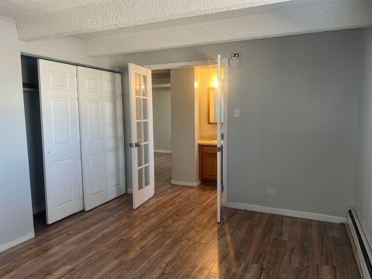1 Bedroom Condo In Yosemite Court Condominiums Available Now – photo 3
