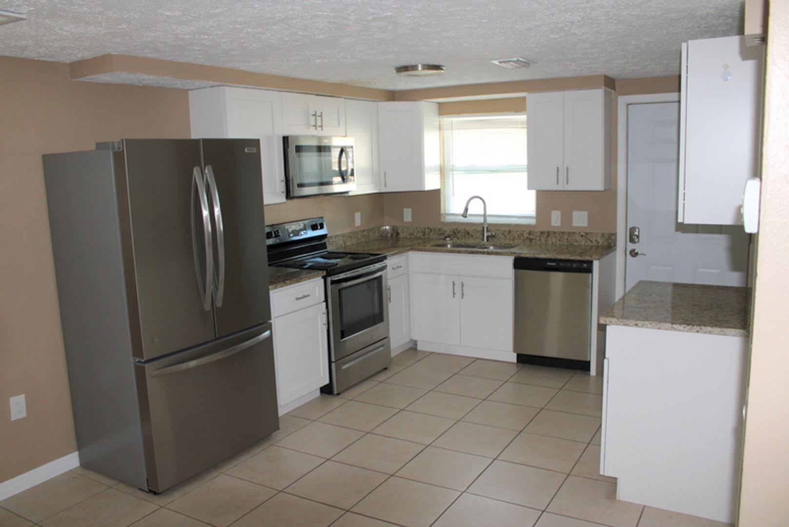 Beautiful Updated duplex – photo 3