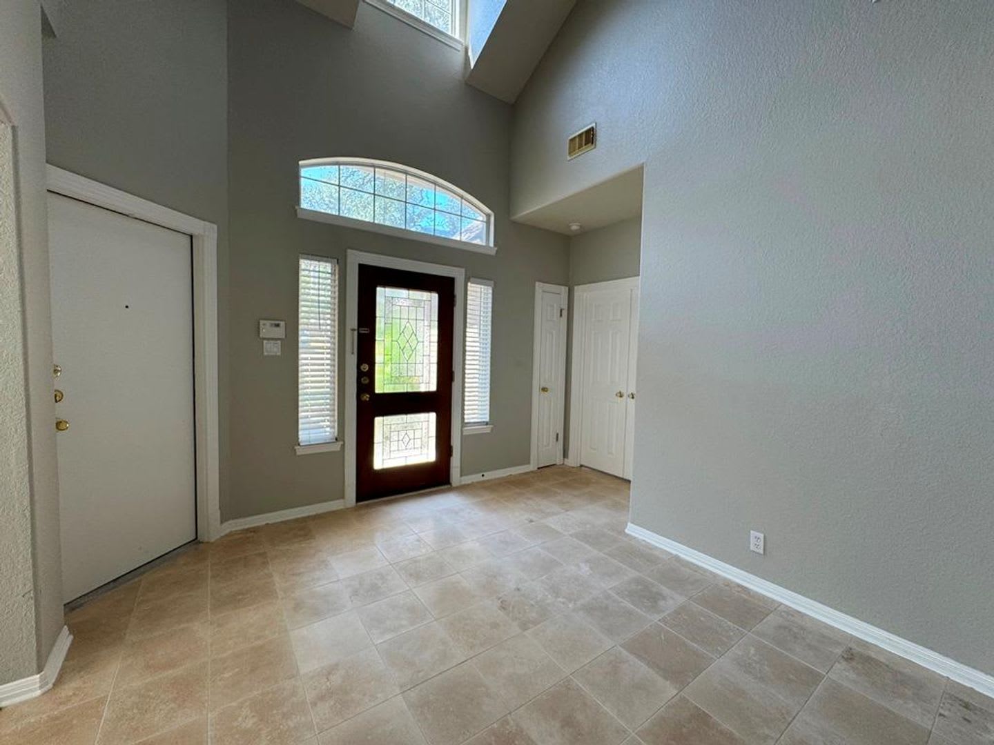 Bright Home With Big Windows Open Floorplan Available In Circle C Ranch – photo 2