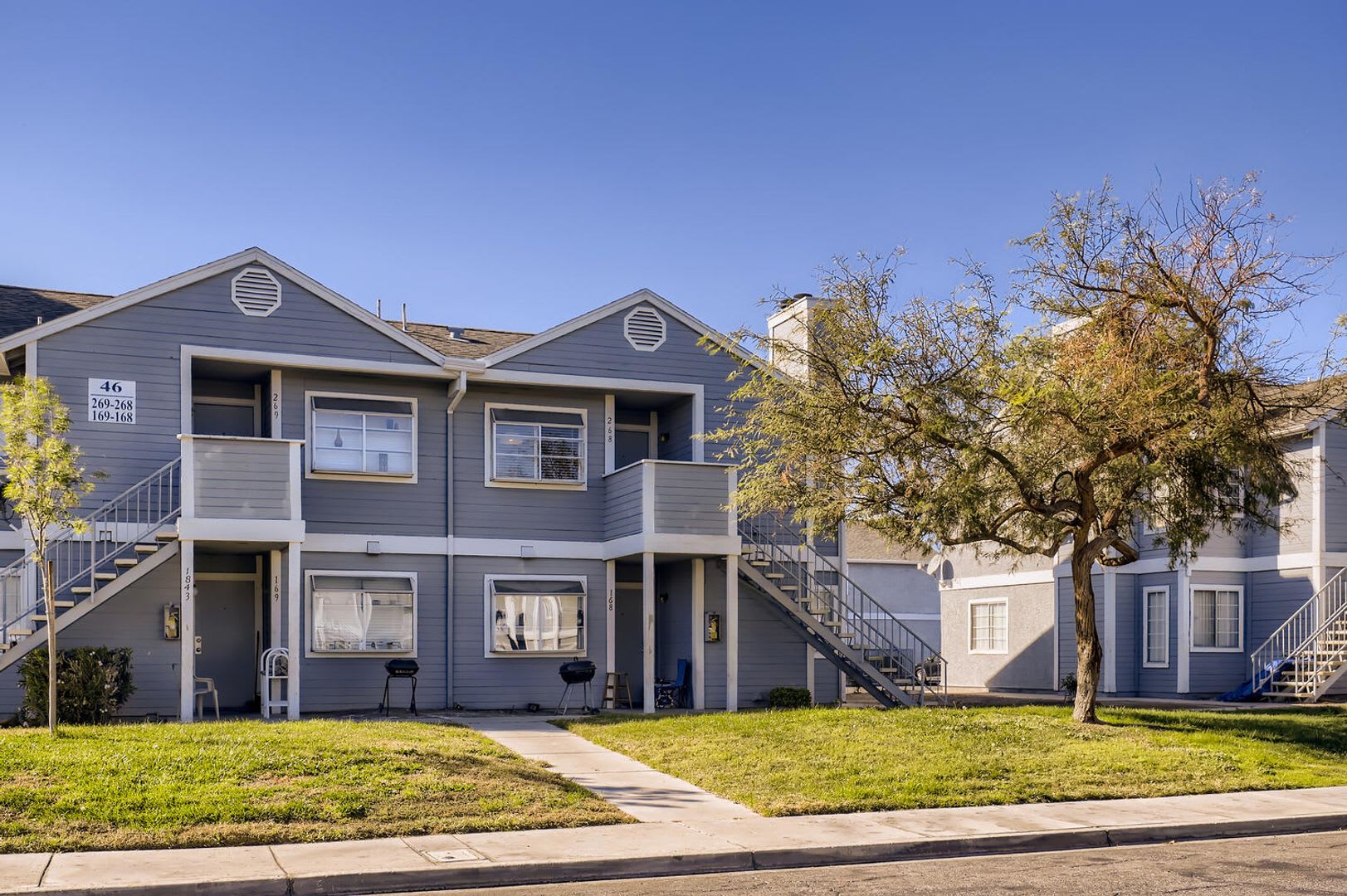 LOVELY 2 bedroom Condo Ready for Immediate Move in!! – photo 1