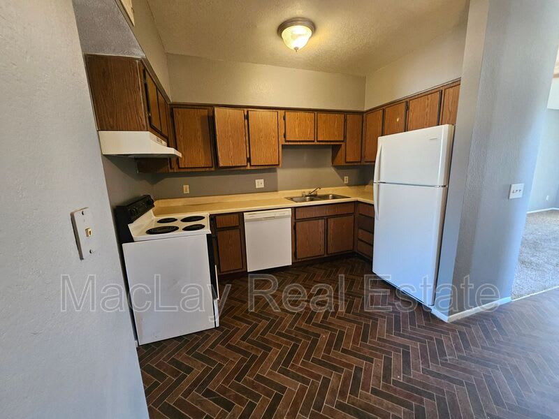 2801 E Monte Cristo Ave – photo 5