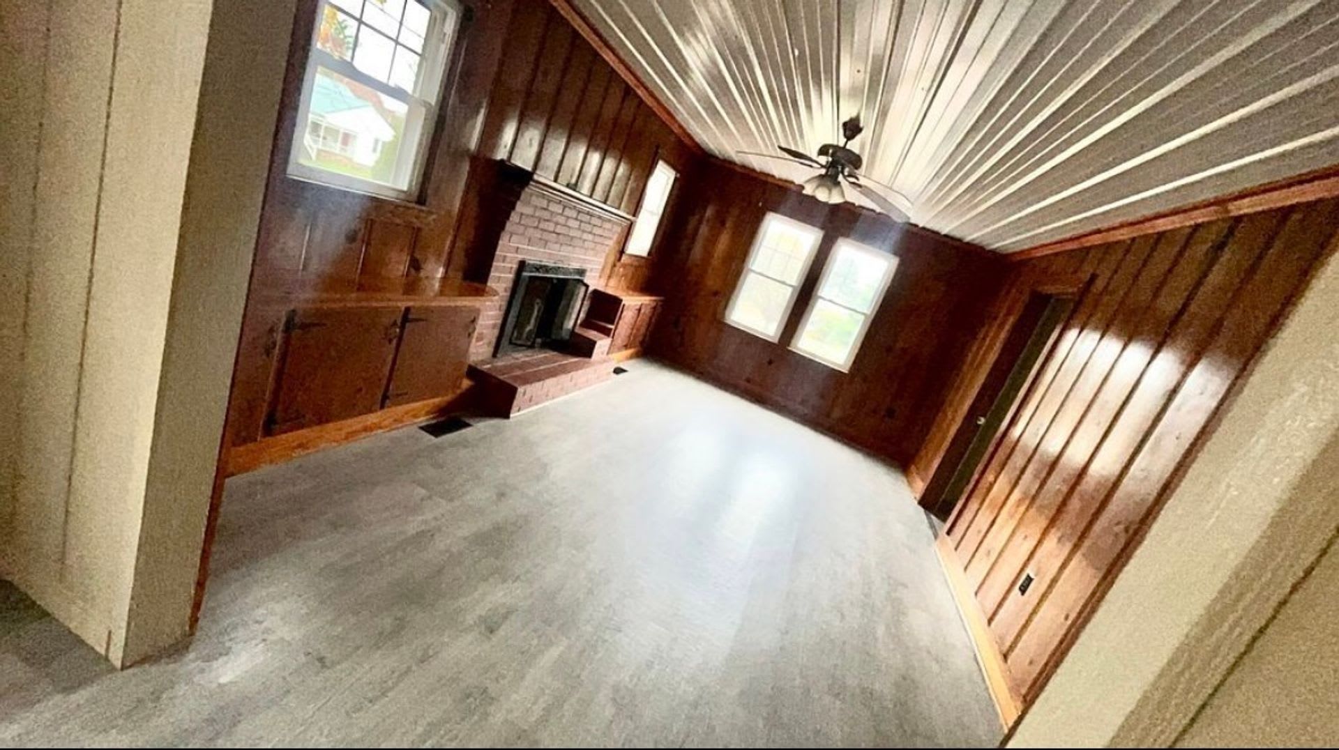 Spacious 3 Bed, 2 Bath Home with Basement, Garage & Large Yard in Cave City! – photo 4