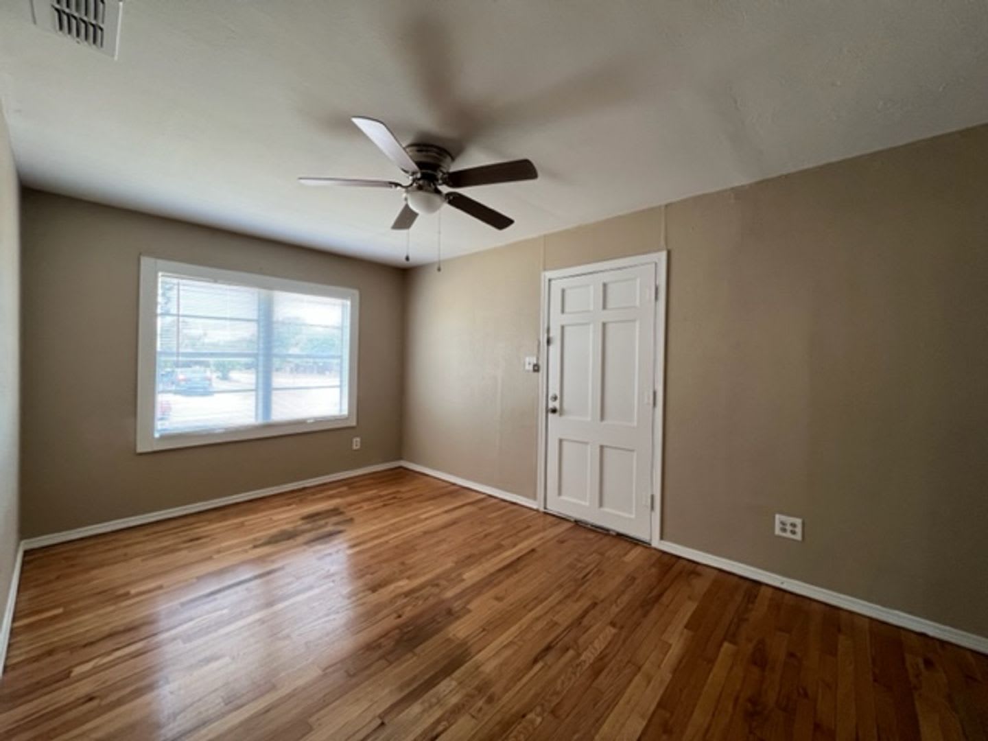 1349 Graham – photo 2
