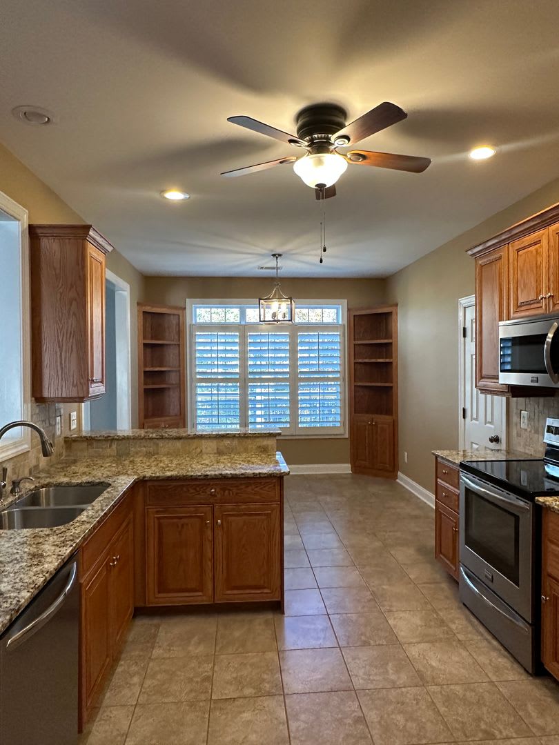 Gorgeous 3 Bedroom Home in the City! – photo 3