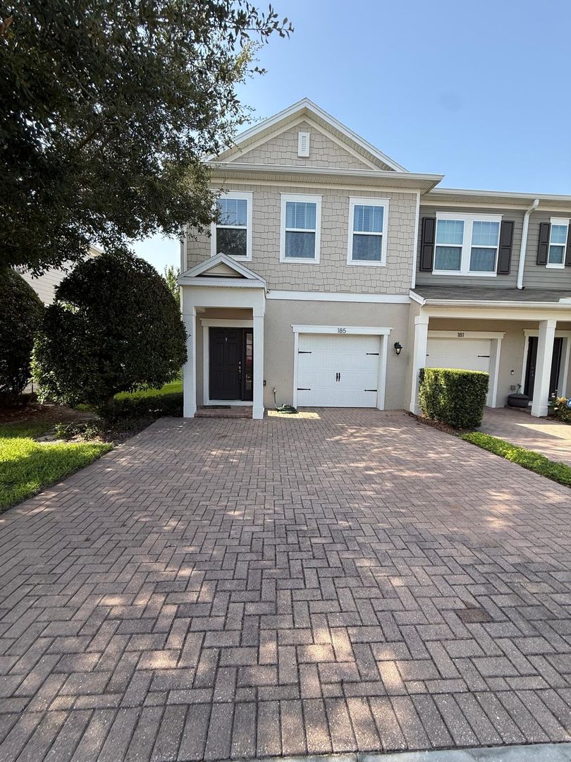 3 BEDROOOMS. 2.5 BATHROOM TOWNHOME NEAR THE HEART OF OVIEDO! – photo 1