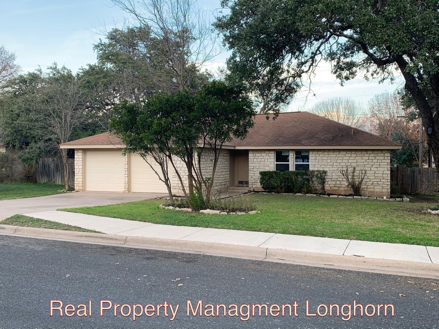 Beautifully Renovated 4/2 One story Georgetown Property. – photo 1