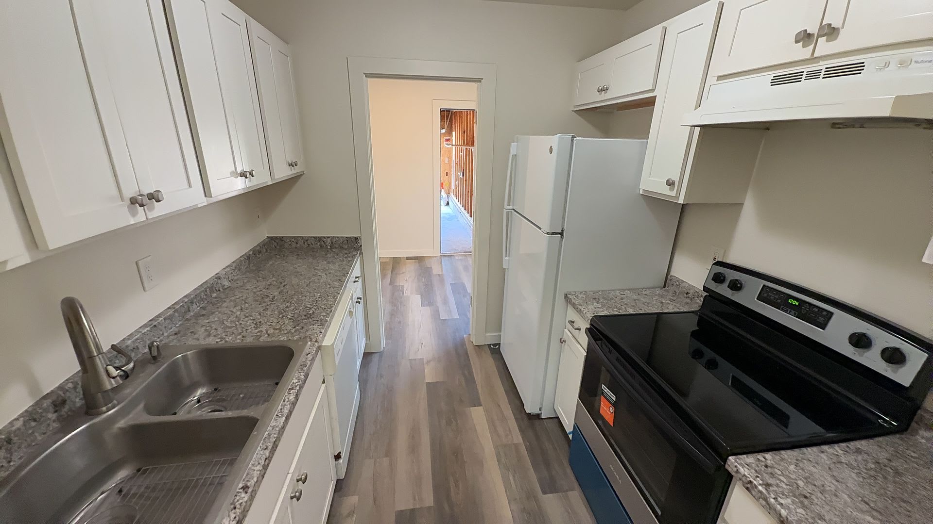 Newly remodeled 3 bedroom 1 bath home!!! Come check it out!! Schedule a tour today. – photo 5