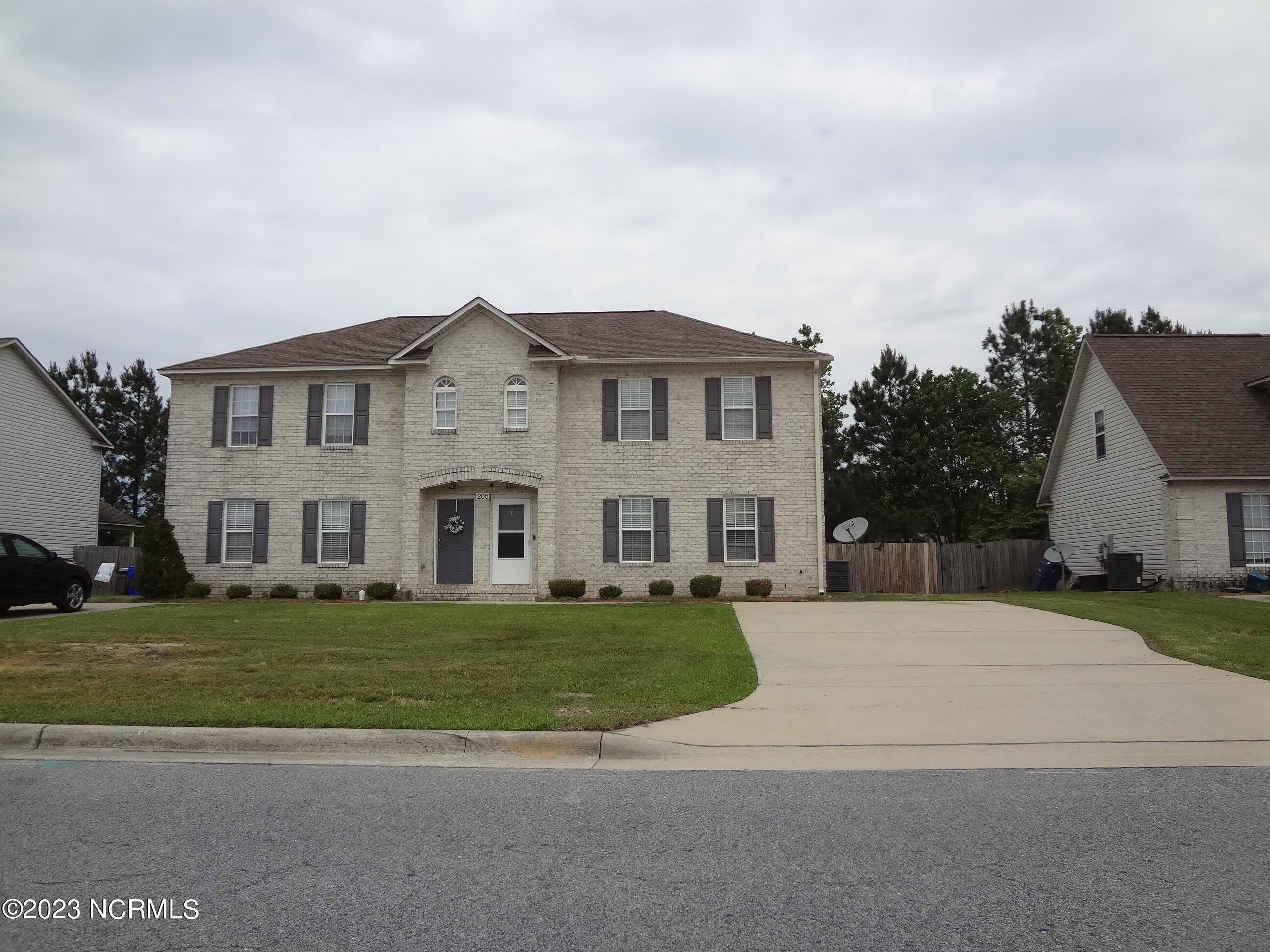 205 S Pointe Drive – photo 2