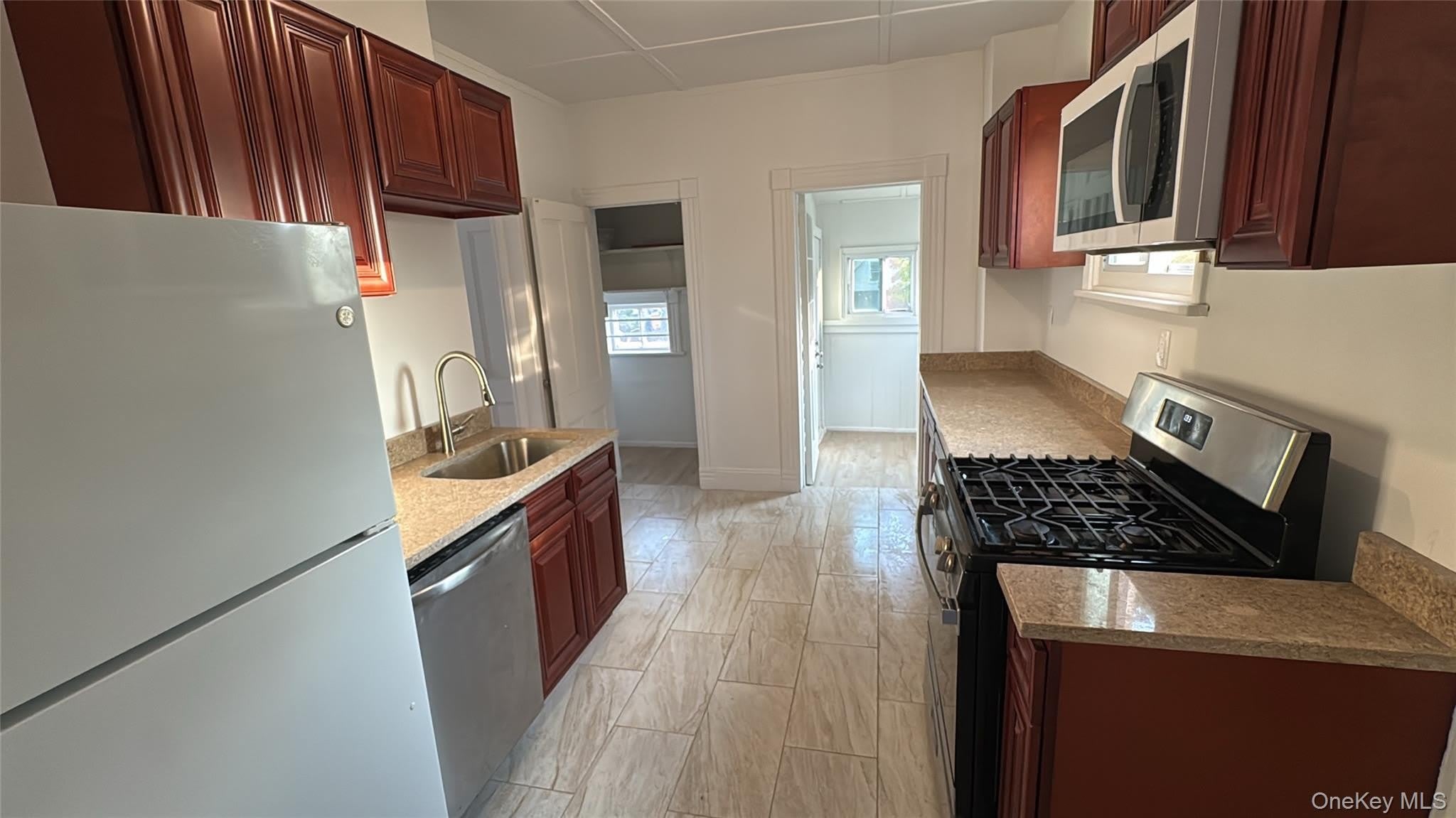 20 Benton Avenue – photo 4