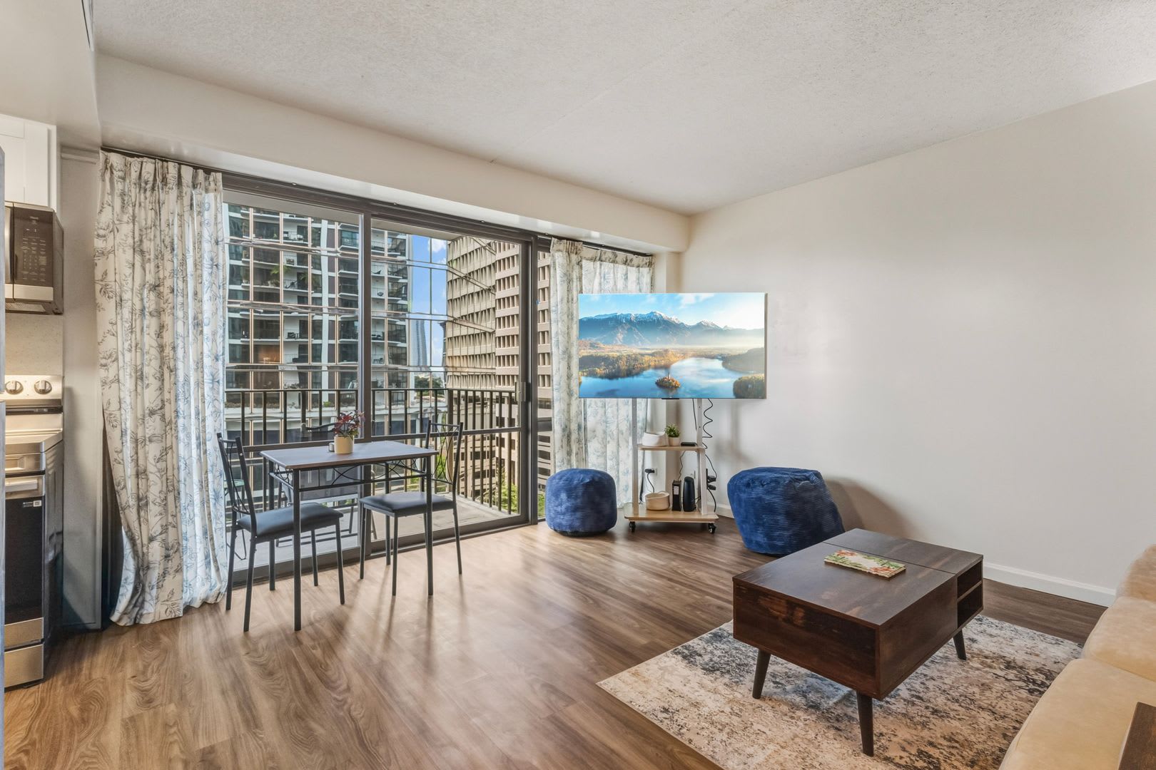 Downtown Honolulu Condo – photo 3