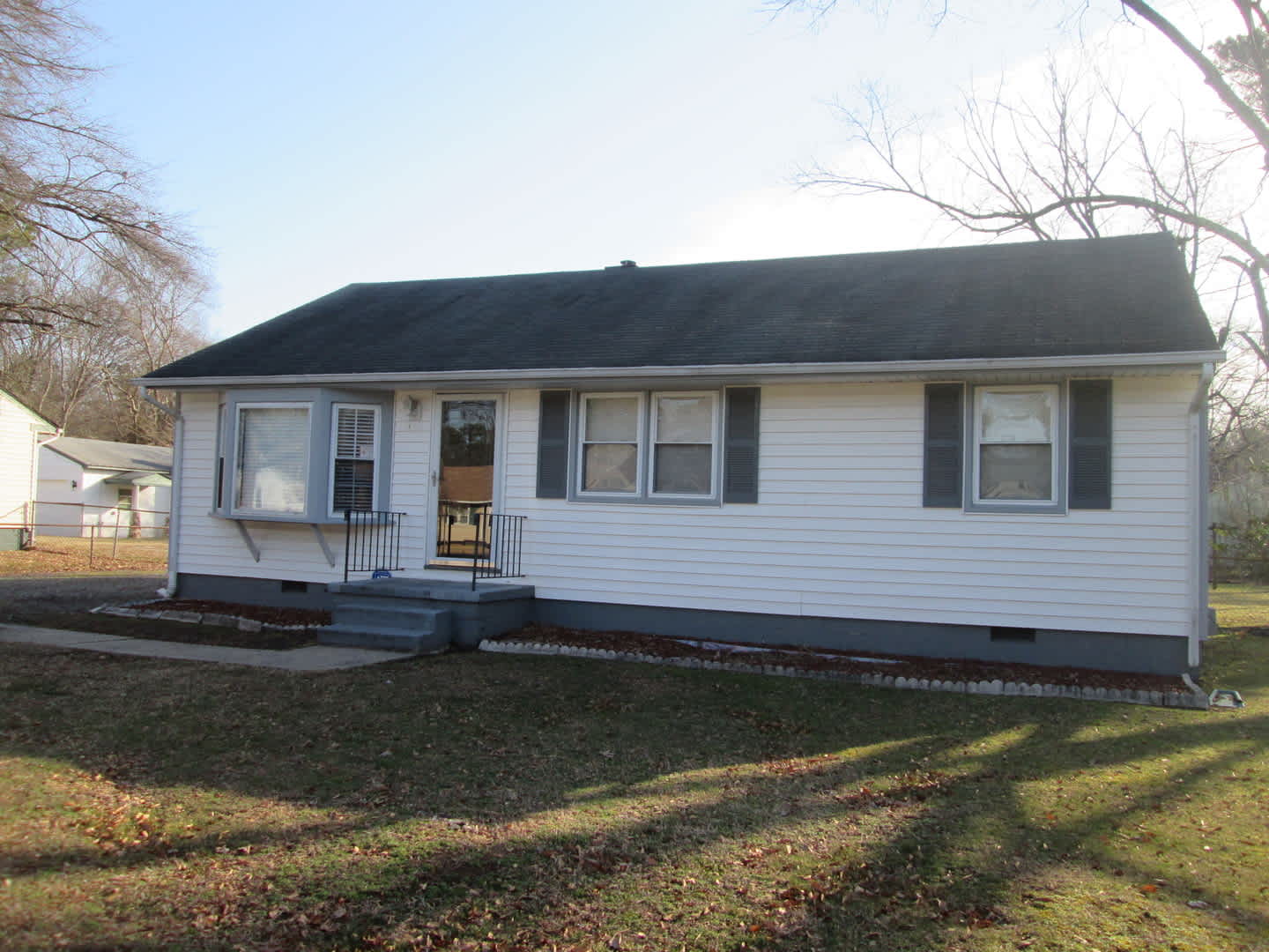 Three Bedroom Highland Springs Home. Available in September – photo 1