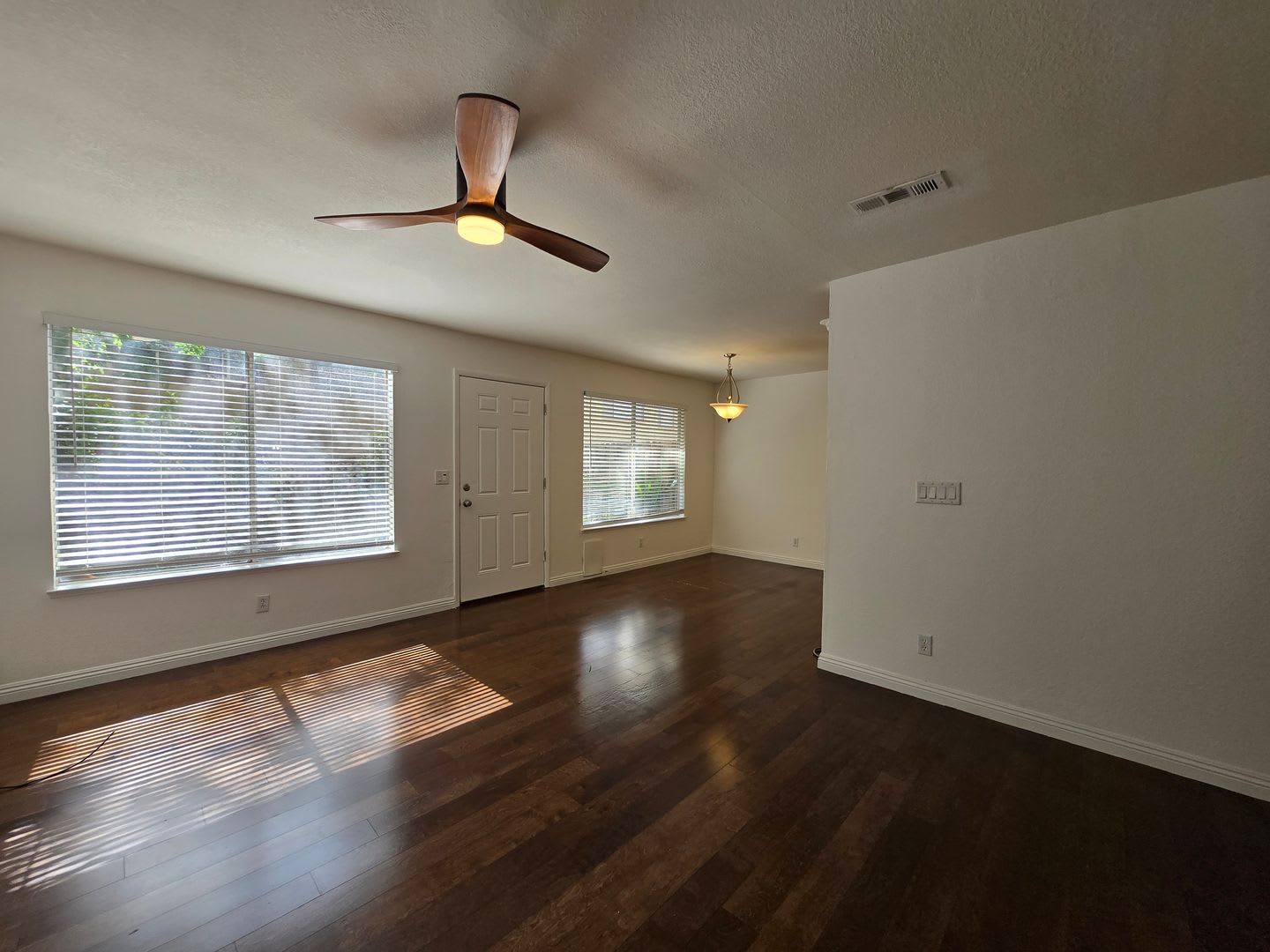 Beautiful townhome – photo 4