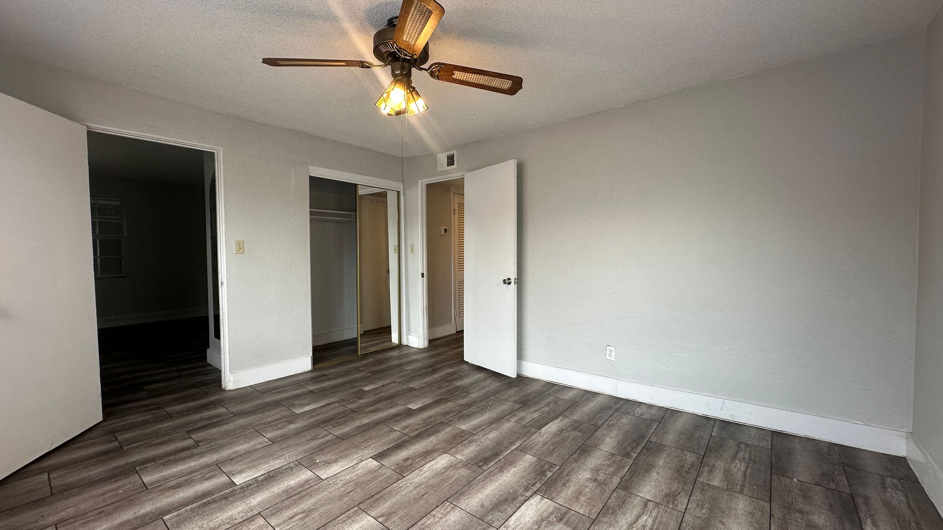 Spacious 3 Bed, 2 Bath Just Minutes from the Beach – photo 5