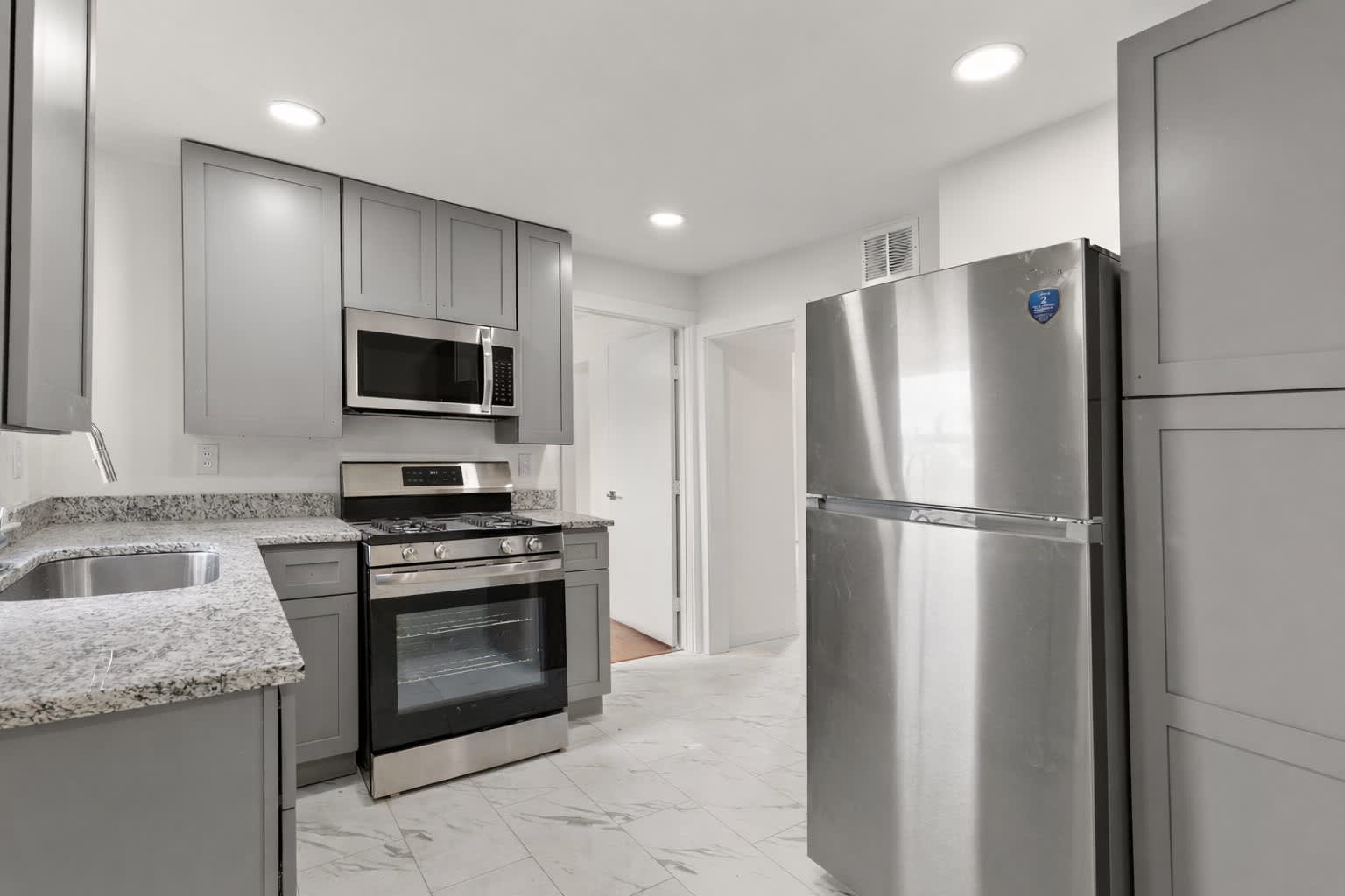 2401 Columbus Avenue – photo 2