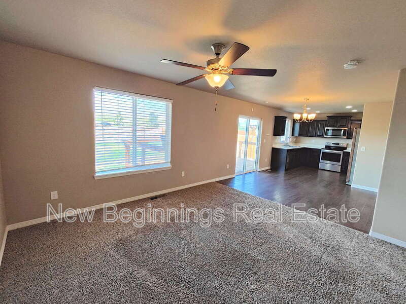 6134 Meadowbank Ln – photo 2
