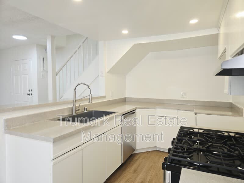 1122 E Elk Ave. – photo 2