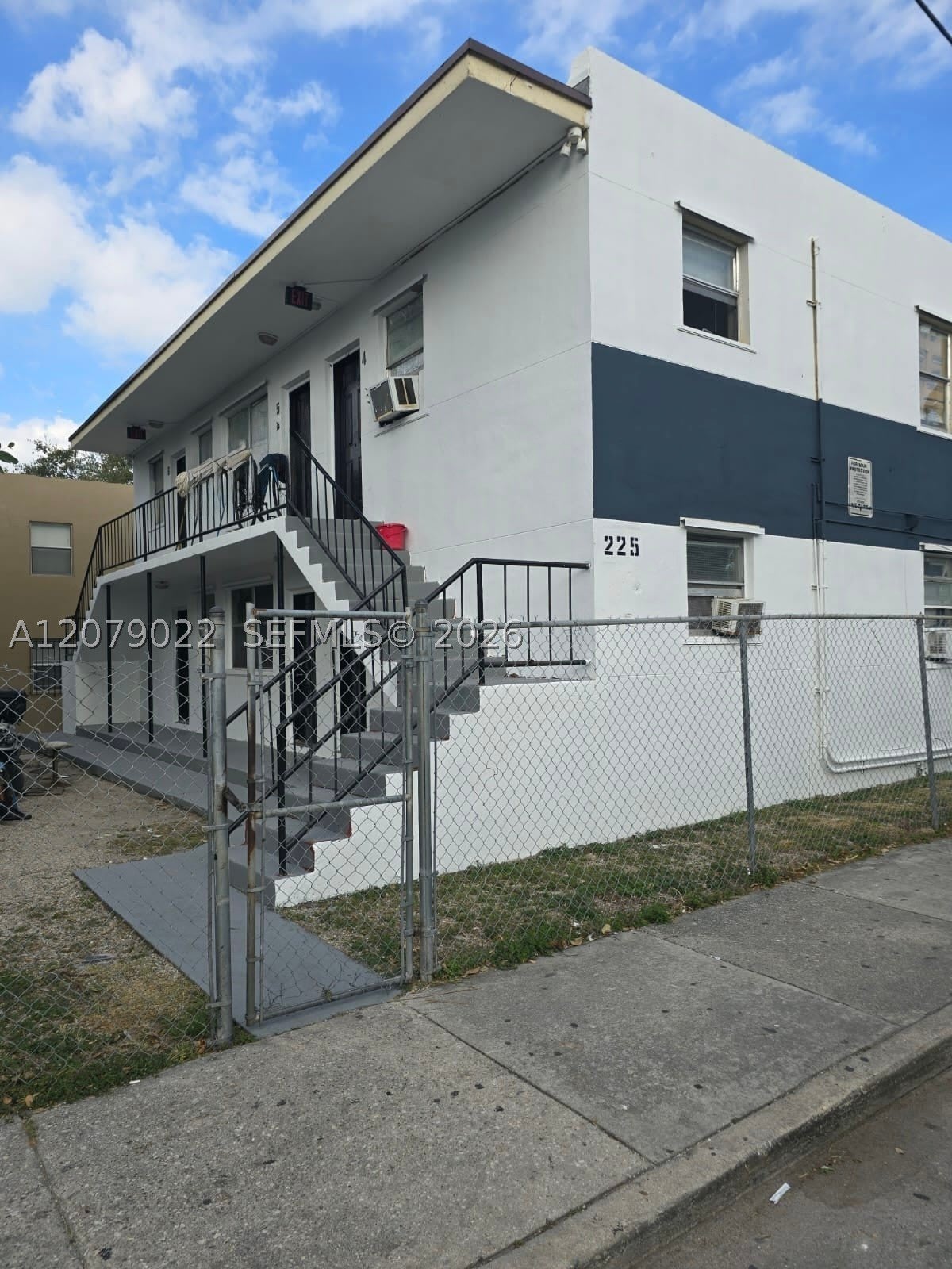 225 Nw 17Th St – photo 1