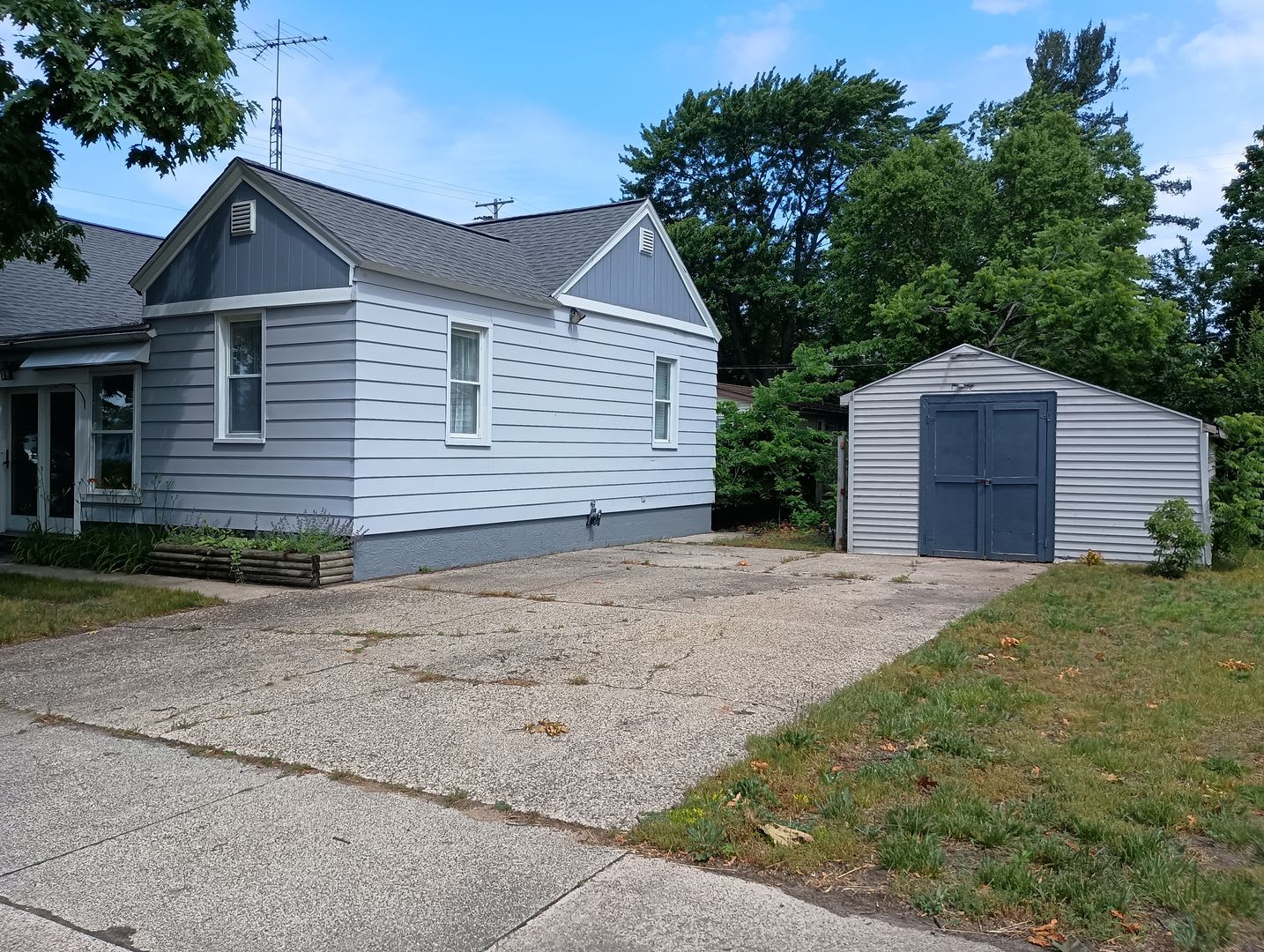 Cozy 3 Bedroom Home In Grand Haven – photo 3