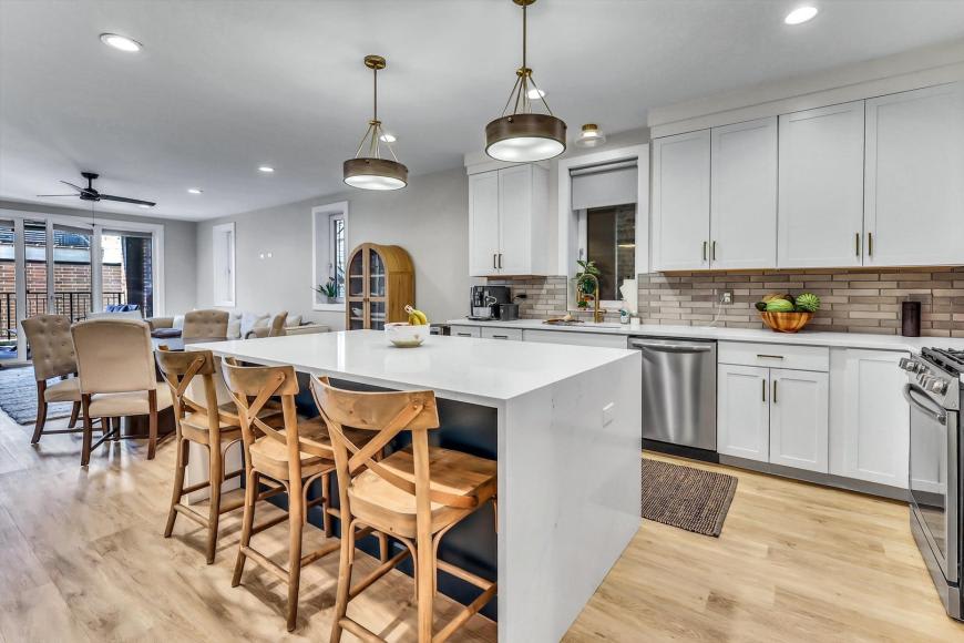 1647 West Irving Park Rd. – photo 2