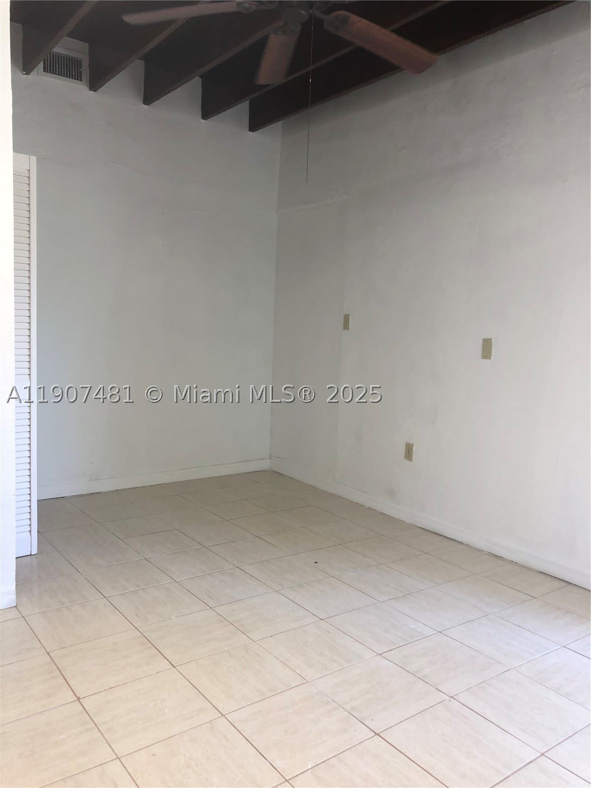 1374 NE 176 st – photo 4
