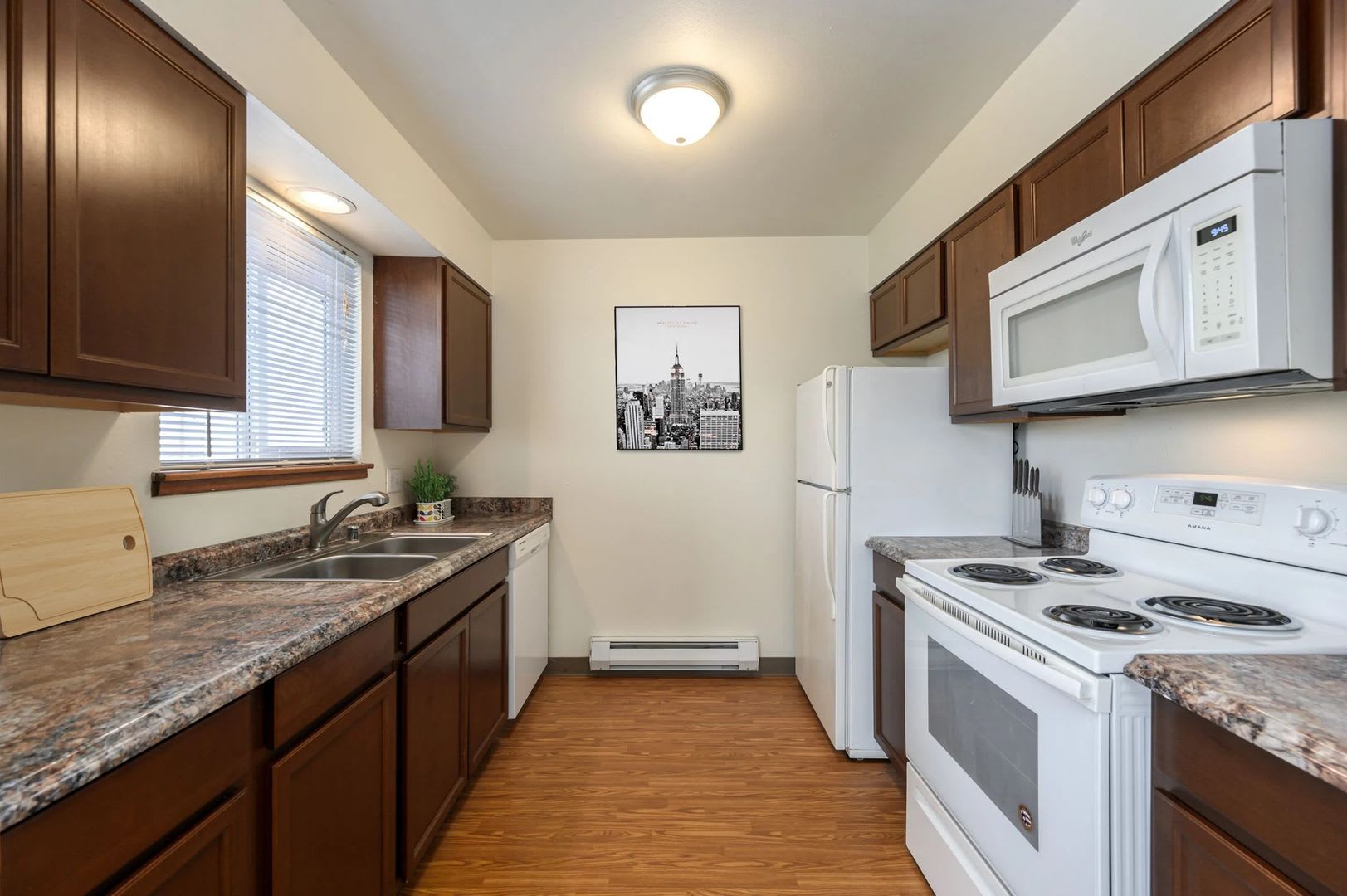 2 Bed, 1 Bath- Bay view apartment near Fairhaven and Boulevard Park – photo 2