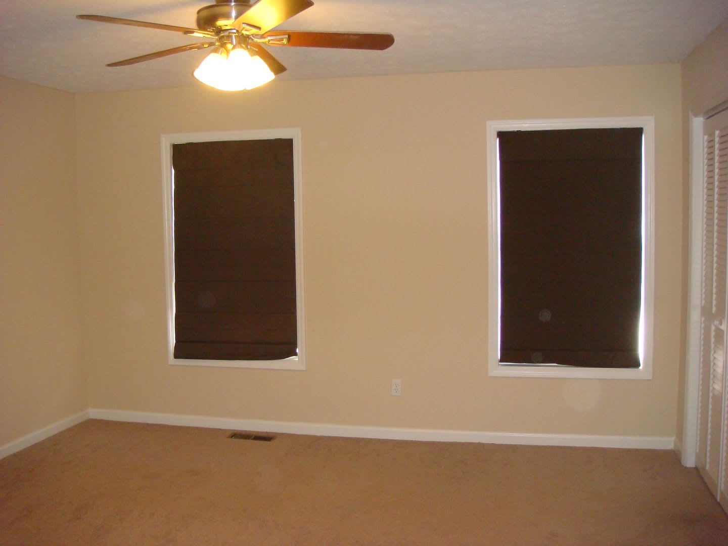 Charming 2 Bed, 1.5 Bath Rental in a Convenient Location – photo 4