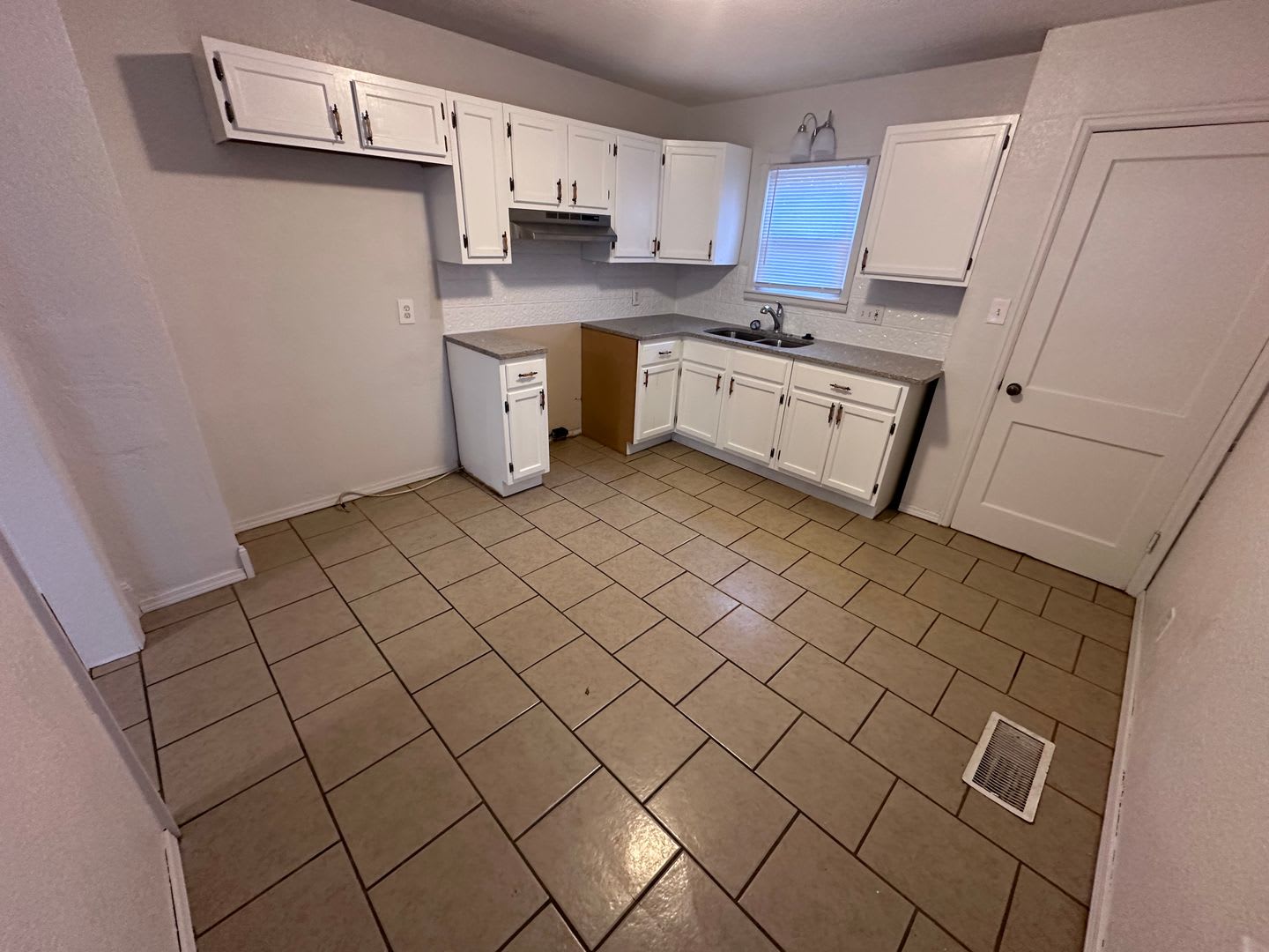950 Accepting Section 8 Housing Voucher 2 Bedroom 1 Bathroom Single Family Home – photo 2