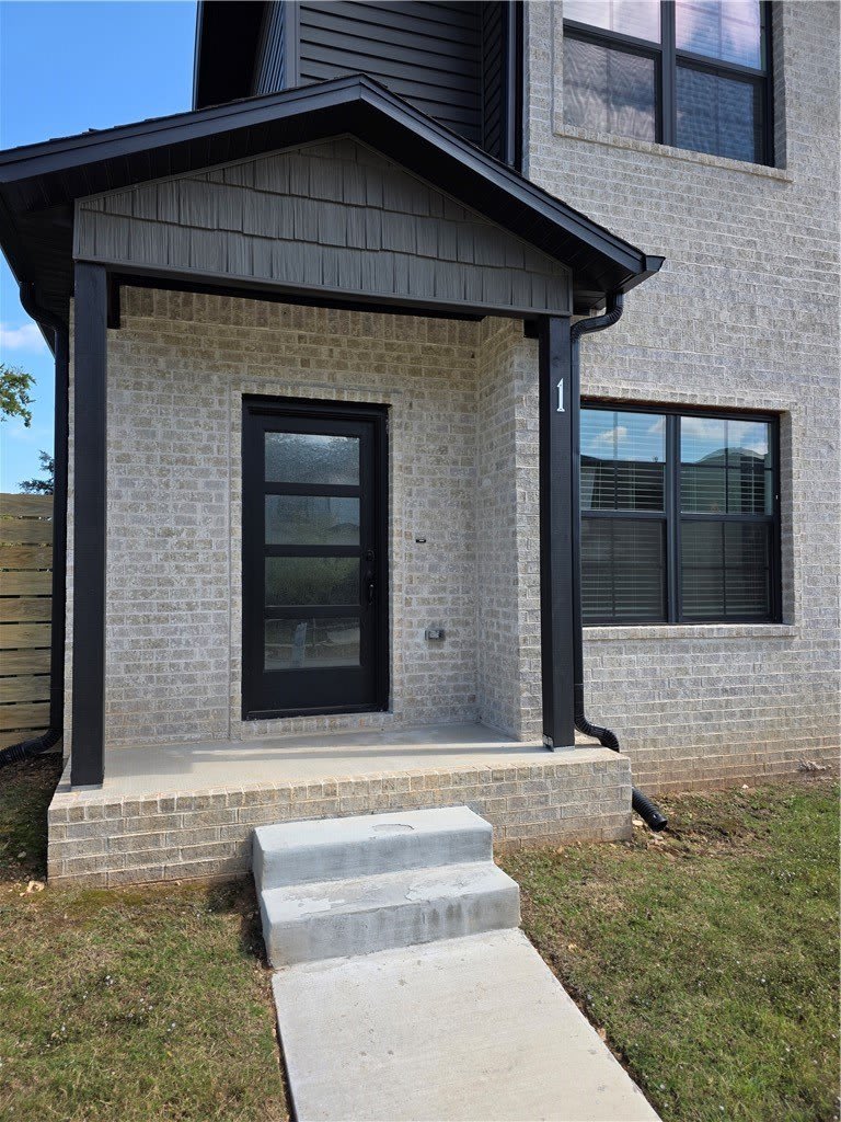 987 N Crater Avenue – photo 3