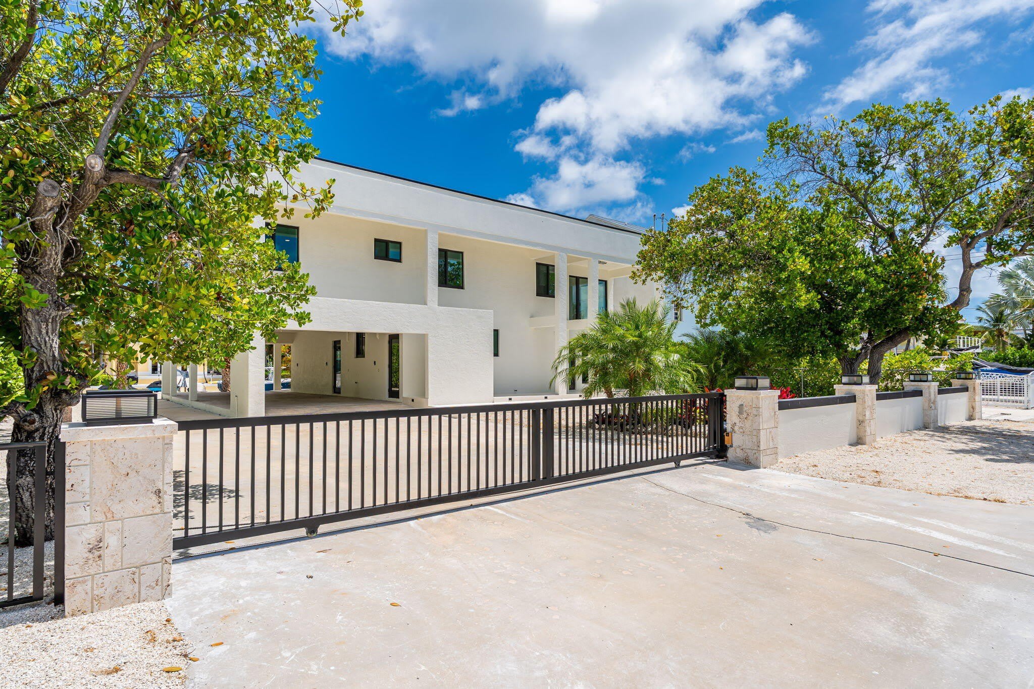294 Saint Thomas Avenue – photo 1