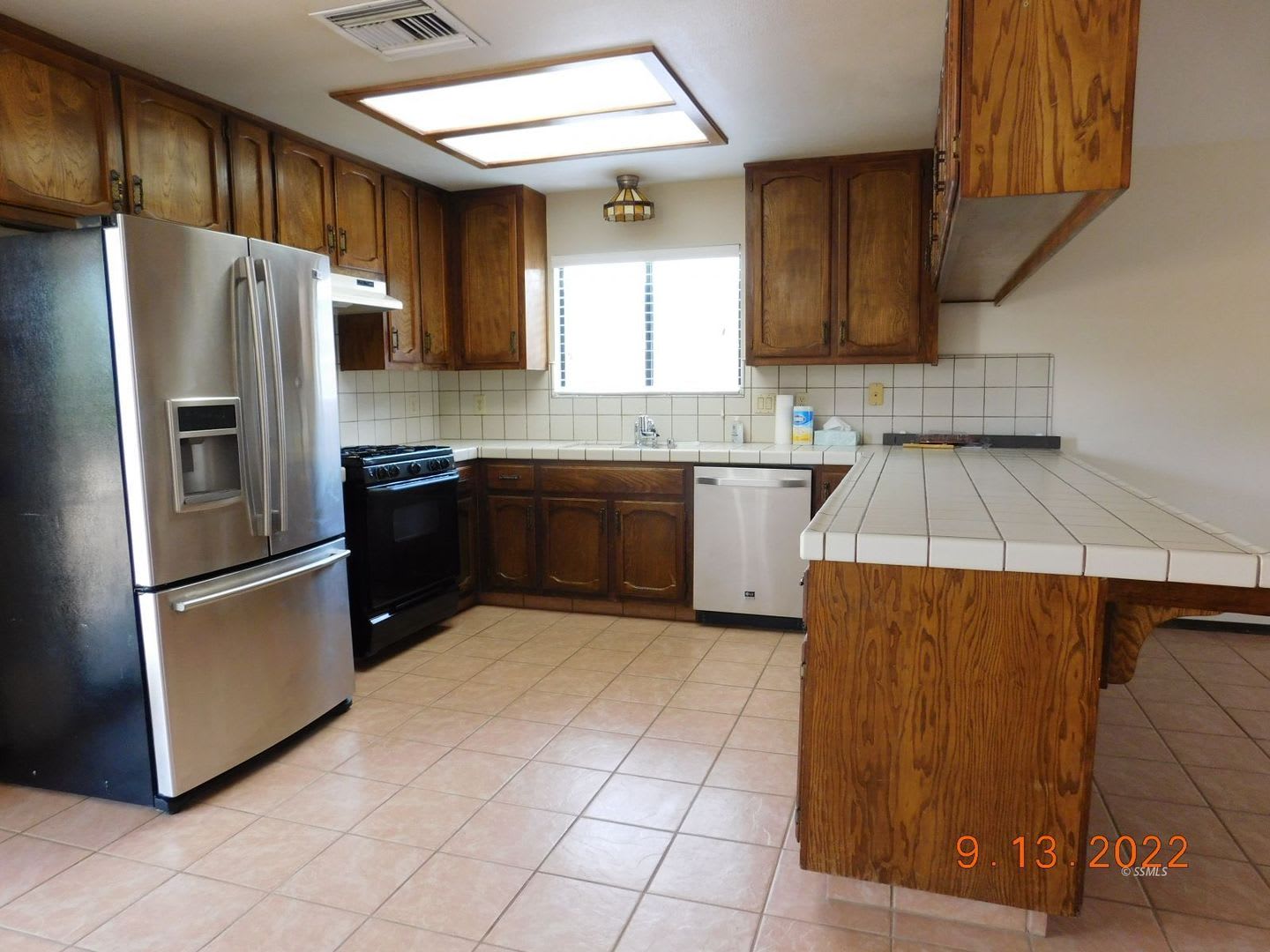 Charming 3 Bedroom Home With Garage Appliances Included In Ridgecrest – photo 5