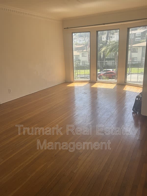 3731 Los Feliz Blvd – photo 4