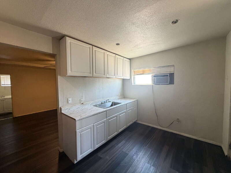 523 West 12th Street – photo 4