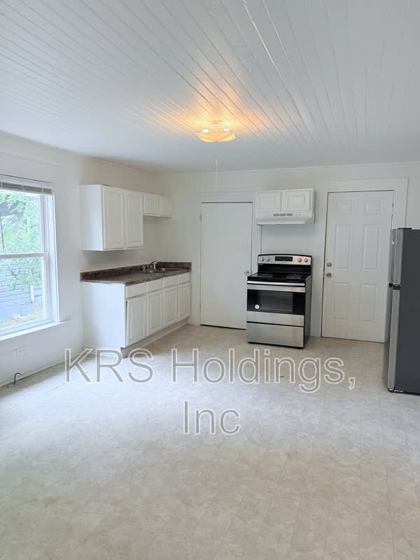 1020 Lancaster Street – photo 5