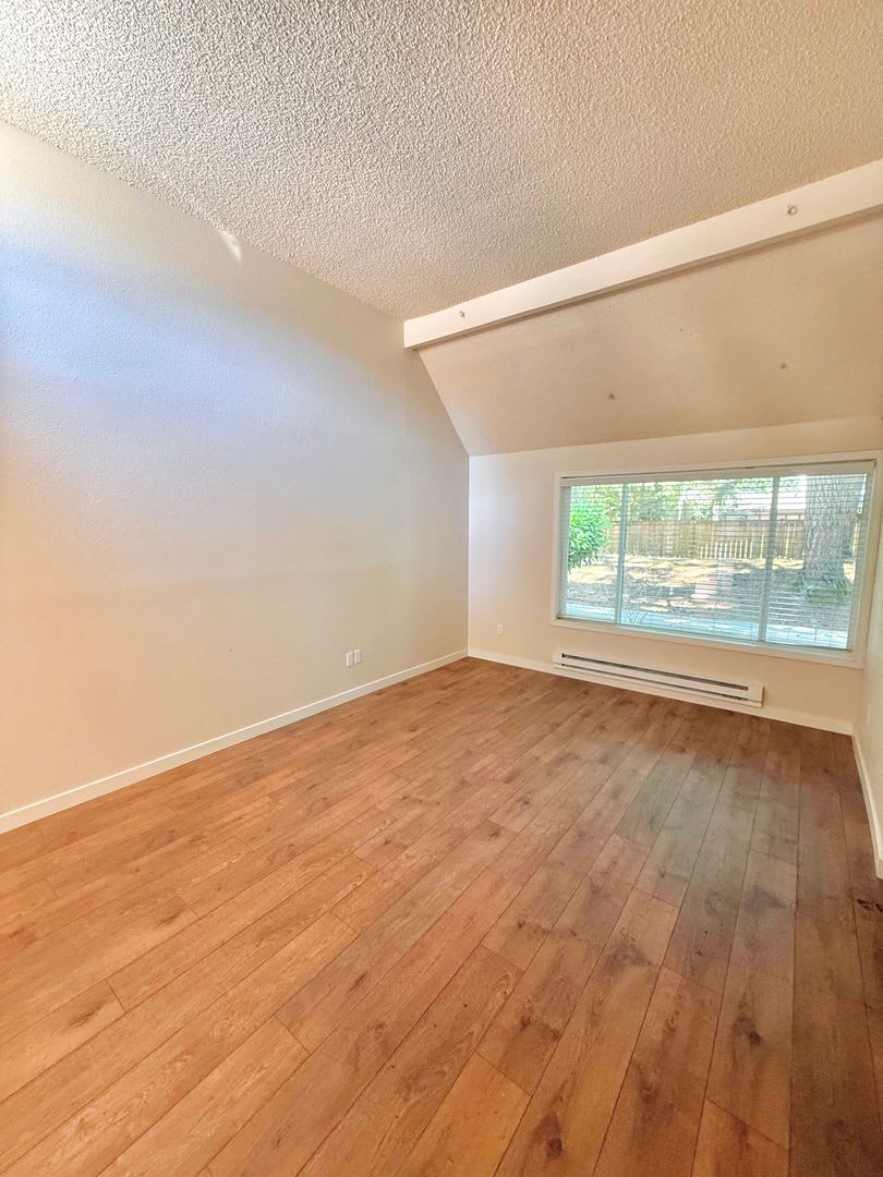 Spacious 2 Bed 1 Bath Fairwood Condo – photo 3
