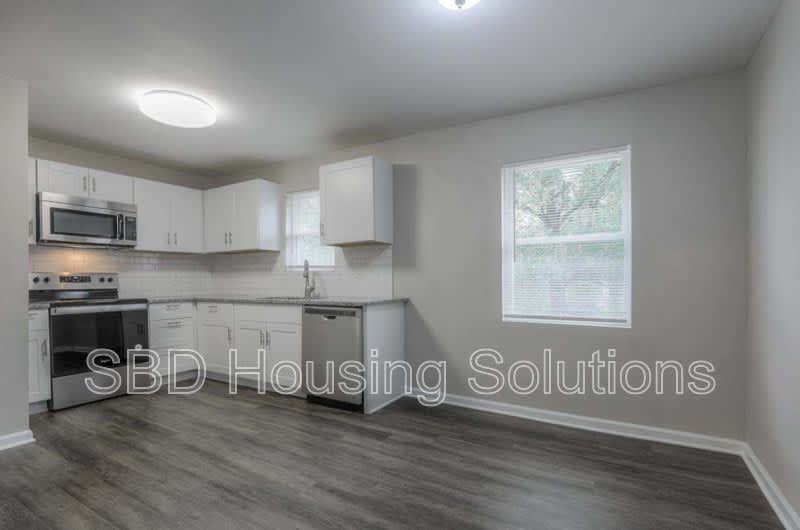 10325 Smalley Ave – photo 3