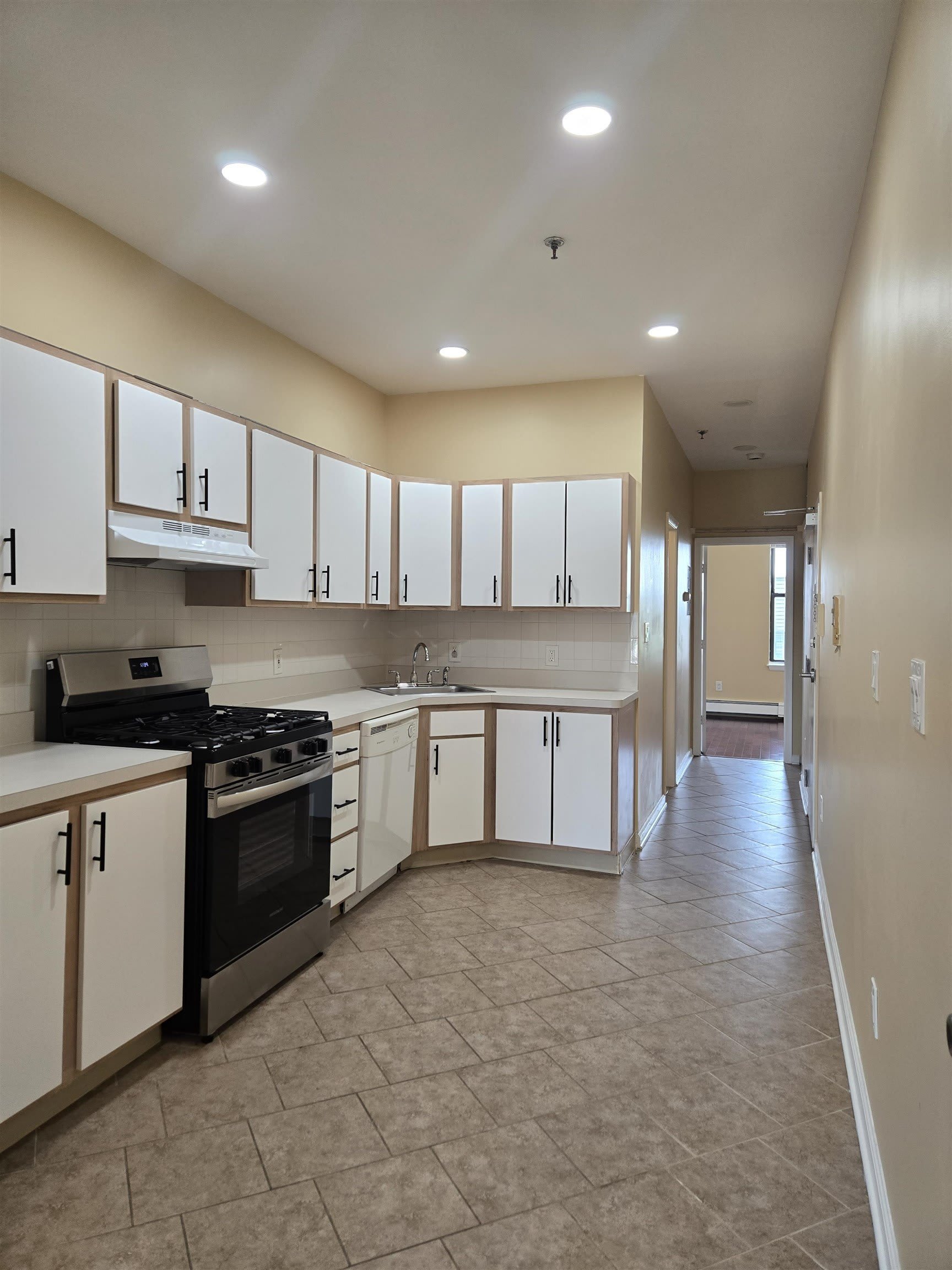 809 Park Ave – photo 4