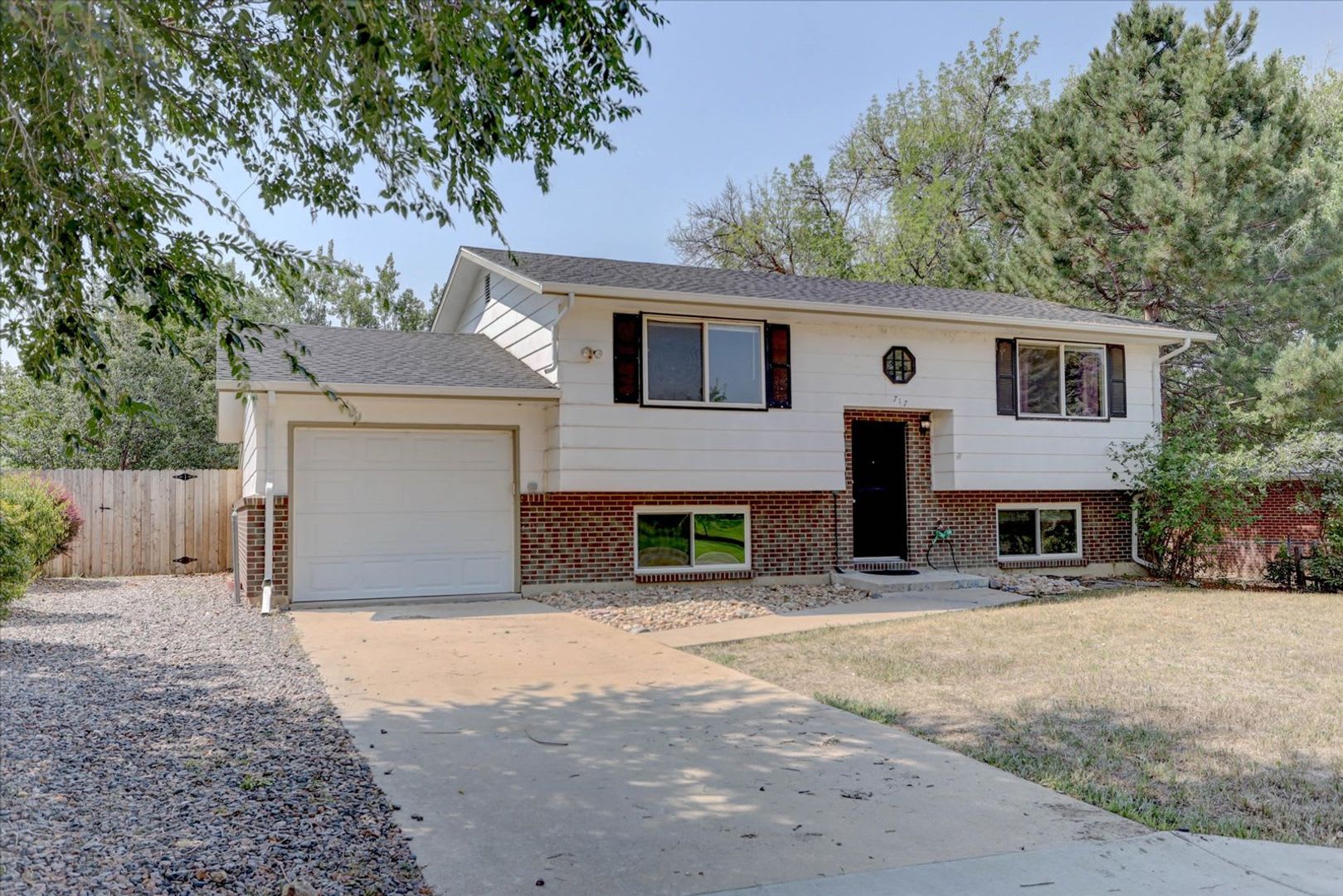 Spacious 3-Bedroom Home in Longmont with Fenced Yard – photo 4